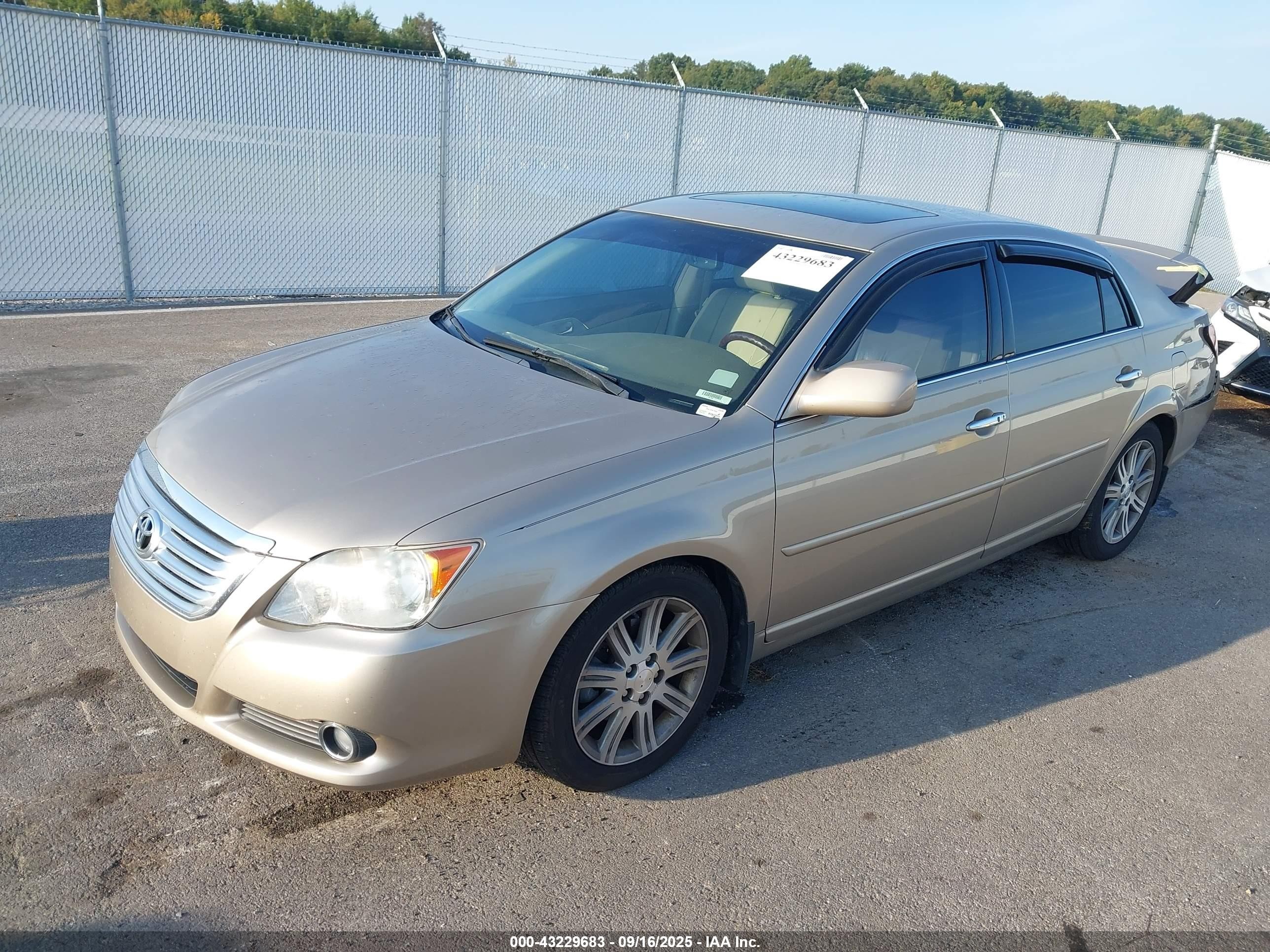 2008 Toyota Avalon Limited Золотой vin: 4T1BK36B28U305478