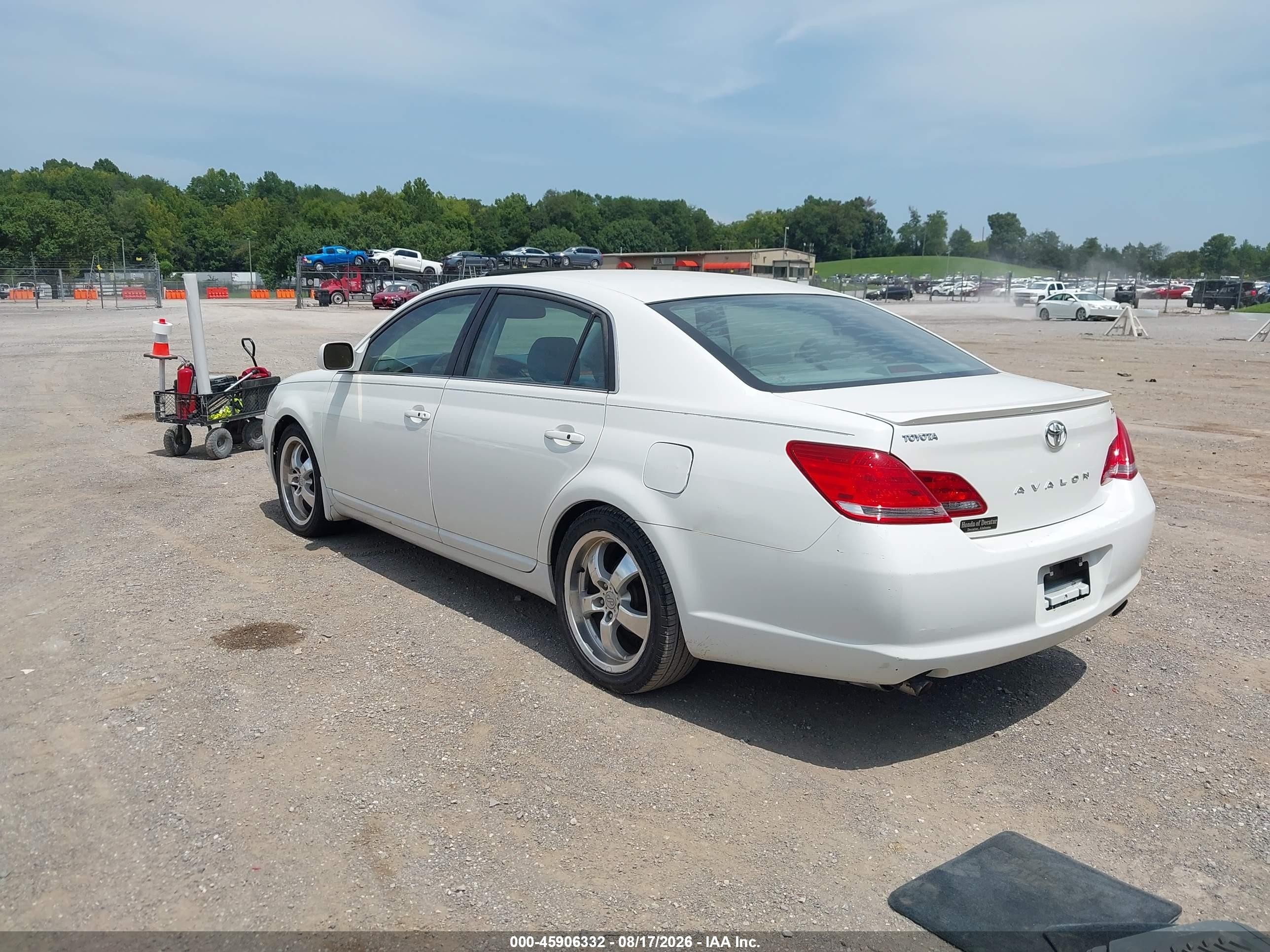 2006 Toyota Avalon Limited White vin: 4T1BK36B36U071879