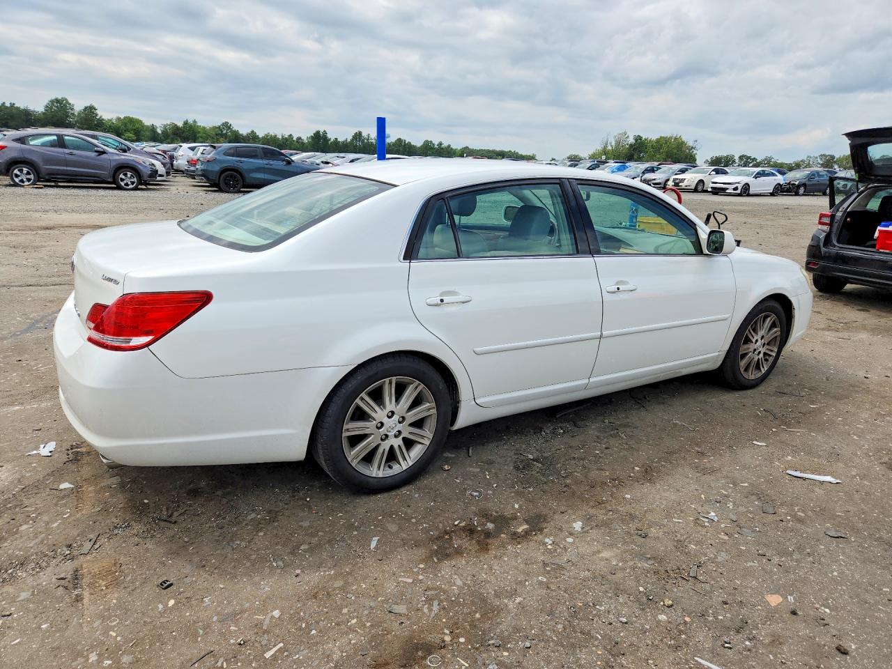 2006 Toyota Avalon Limited White vin: 4T1BK36B36U157841