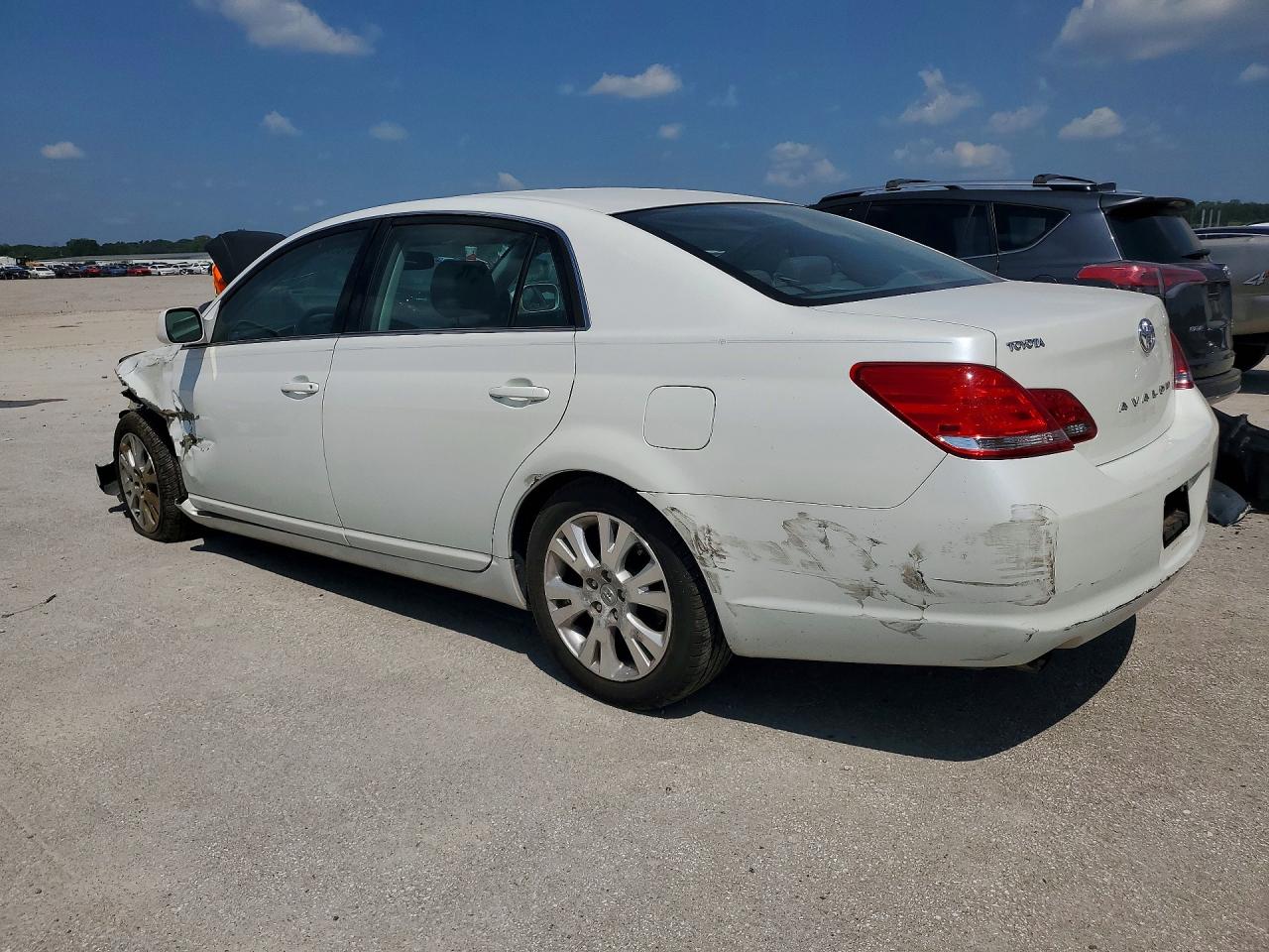 2008 Toyota Avalon 4d 2wd White vin: 4T1BK36B38U260373