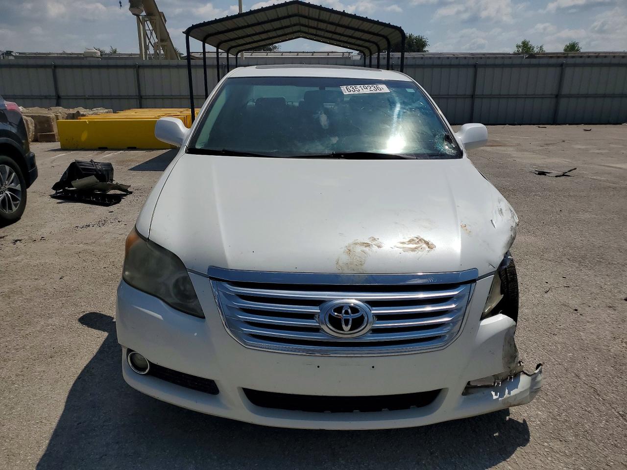 2008 Toyota Avalon 4d 2wd White vin: 4T1BK36B38U260373