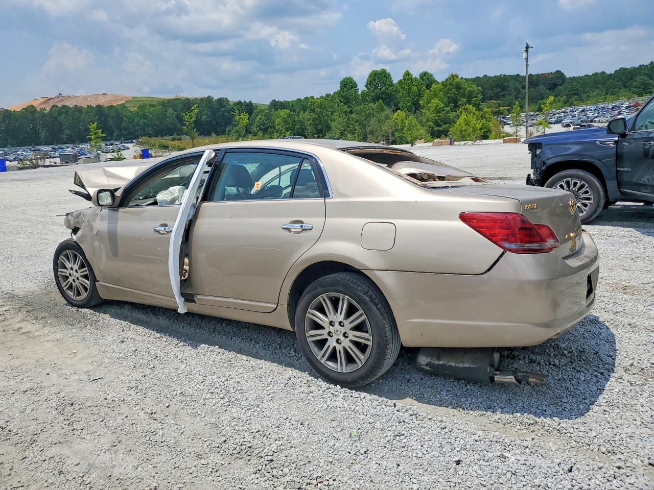 2008 Toyota Avalon Limited Золотой vin: 4T1BK36B38U314951