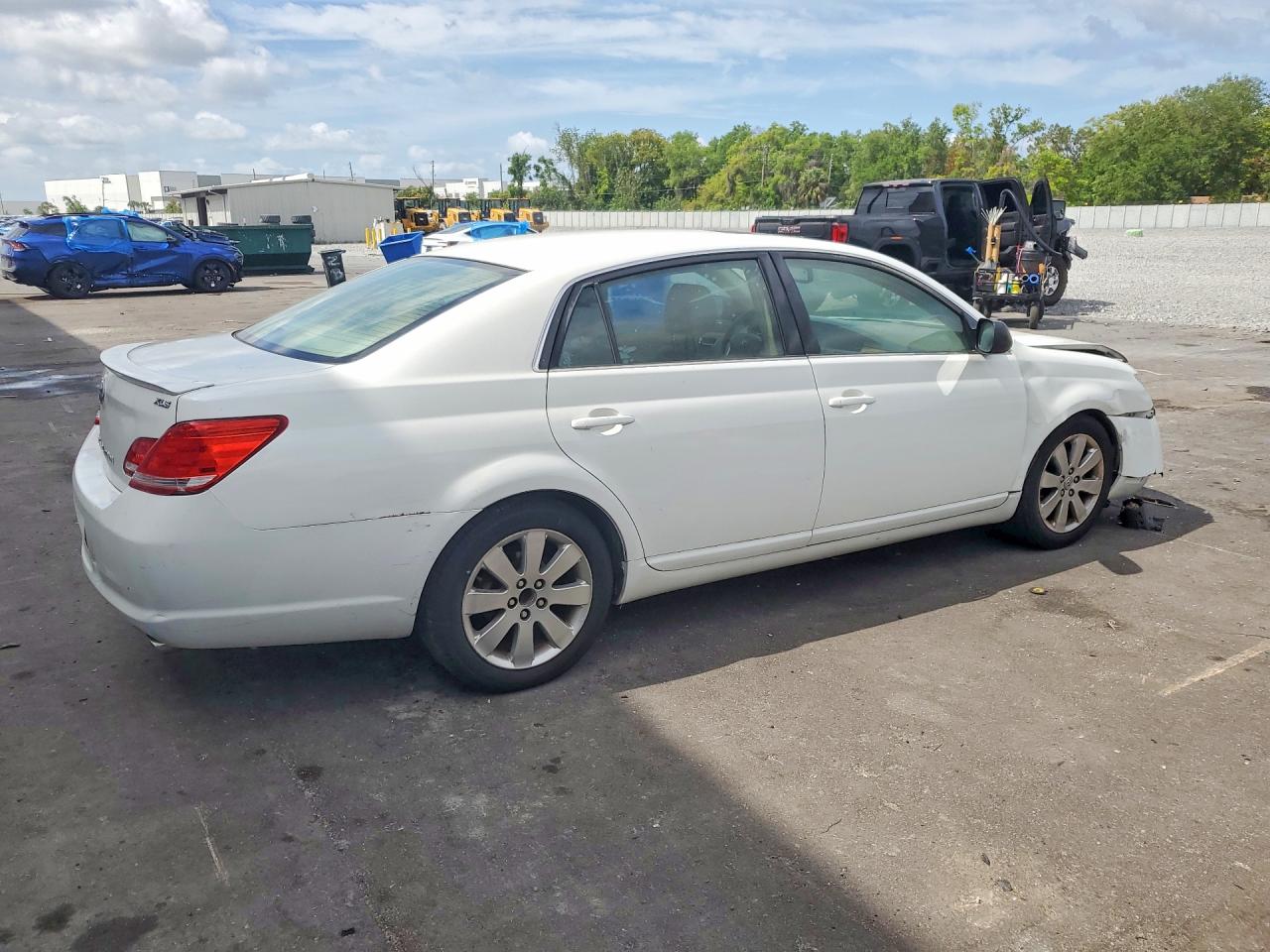 2005 Toyota Avalon Xls White vin: 4T1BK36B45U019630