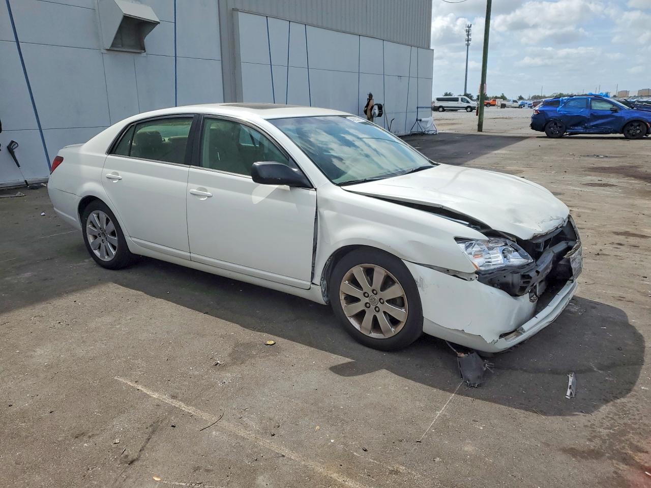 2005 Toyota Avalon Xls White vin: 4T1BK36B45U019630