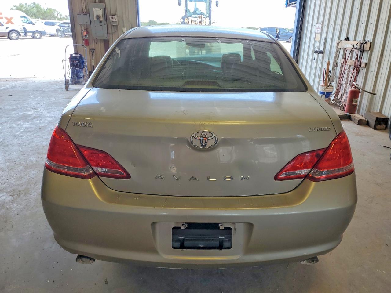 2005 Toyota Avalon Limited Tan vin: 4T1BK36B45U024021