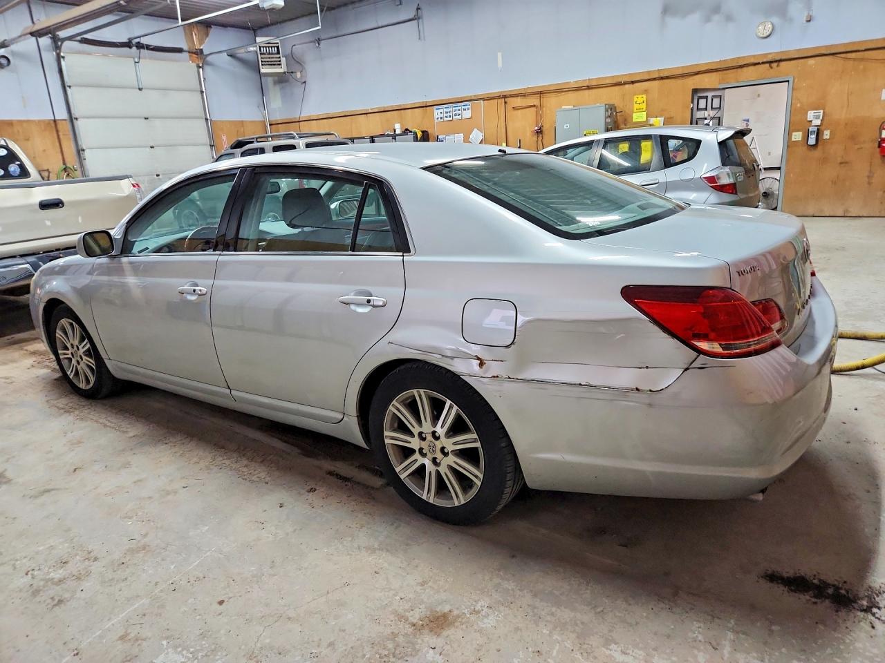 2006 Toyota Avalon Limited Silver vin: 4T1BK36B46U132169