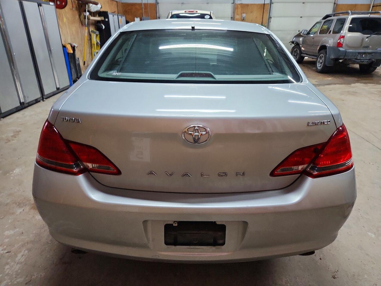 2006 Toyota Avalon Limited Silver vin: 4T1BK36B46U132169