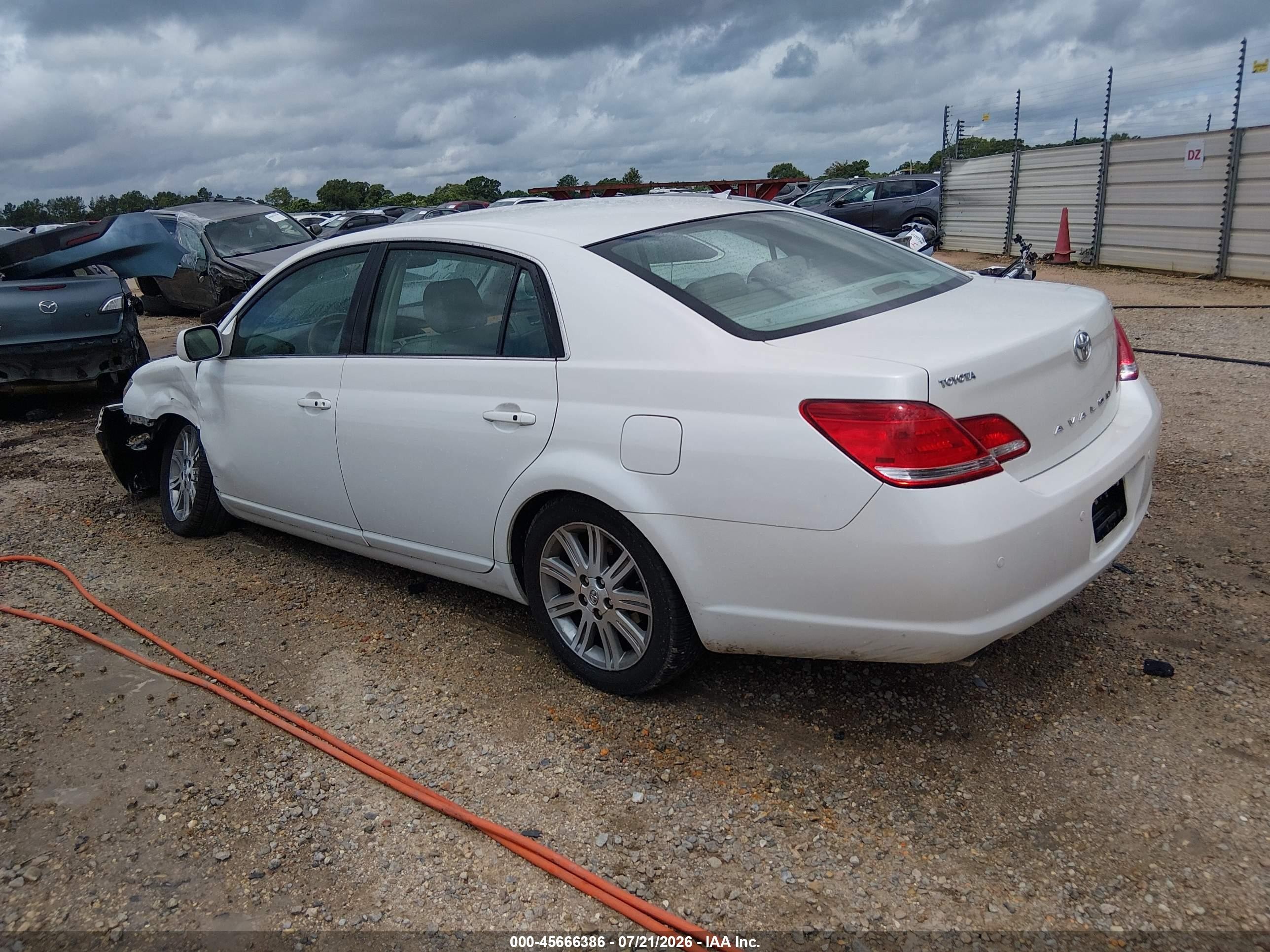 2007 Toyota Avalon Limited White vin: 4T1BK36B47U250546