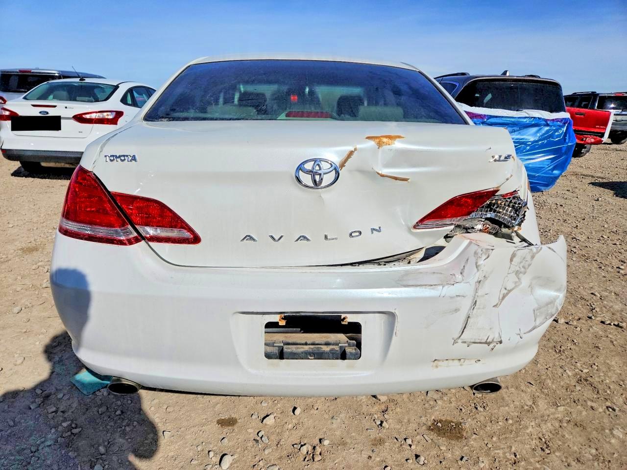 2005 Toyota Avalon Xls White vin: 4T1BK36B55U004506