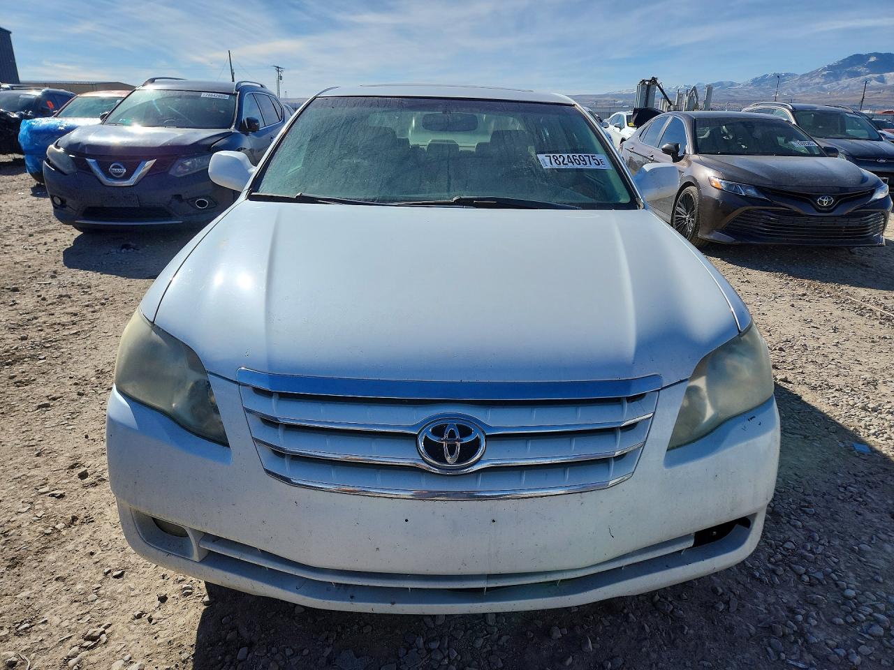 2005 Toyota Avalon Xls White vin: 4T1BK36B55U004506