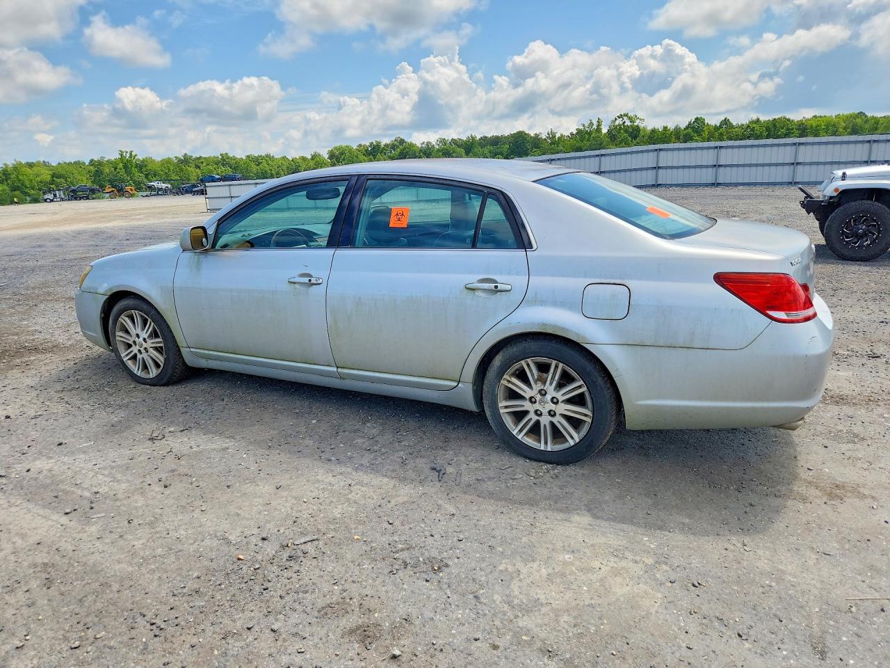 2005 Toyota Avalon Limited Серебряный vin: 4T1BK36B55U016378