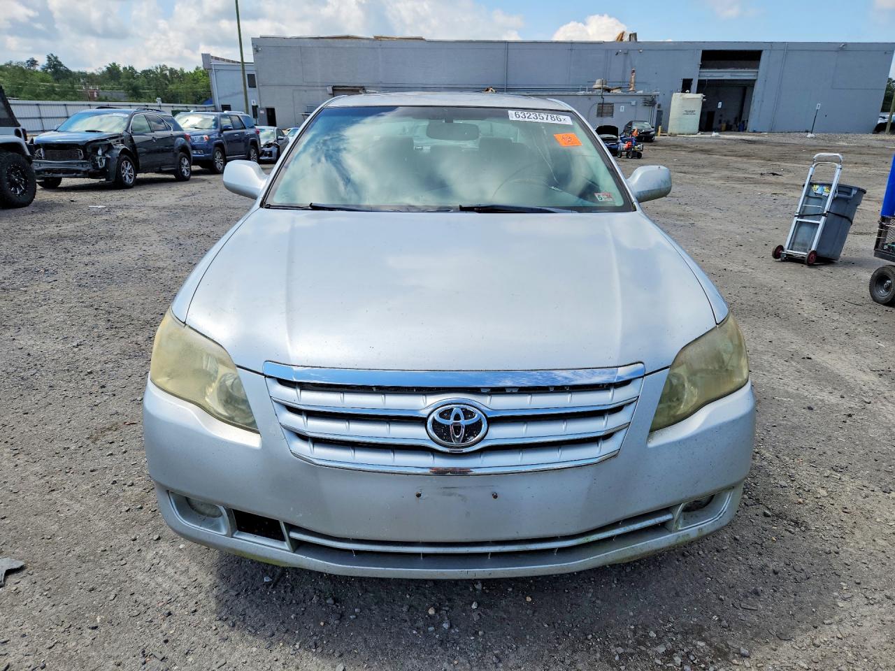 2005 Toyota Avalon Limited Серебряный vin: 4T1BK36B55U016378