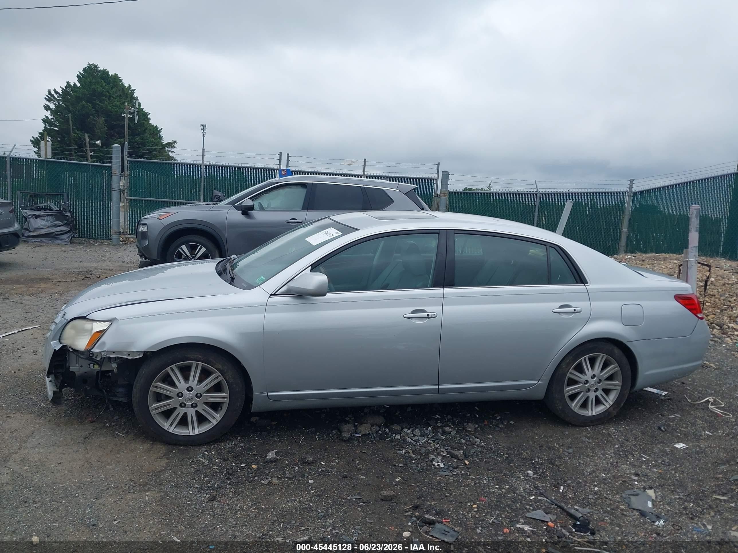 2007 Toyota Avalon Limited Silver vin: 4T1BK36B57U218219