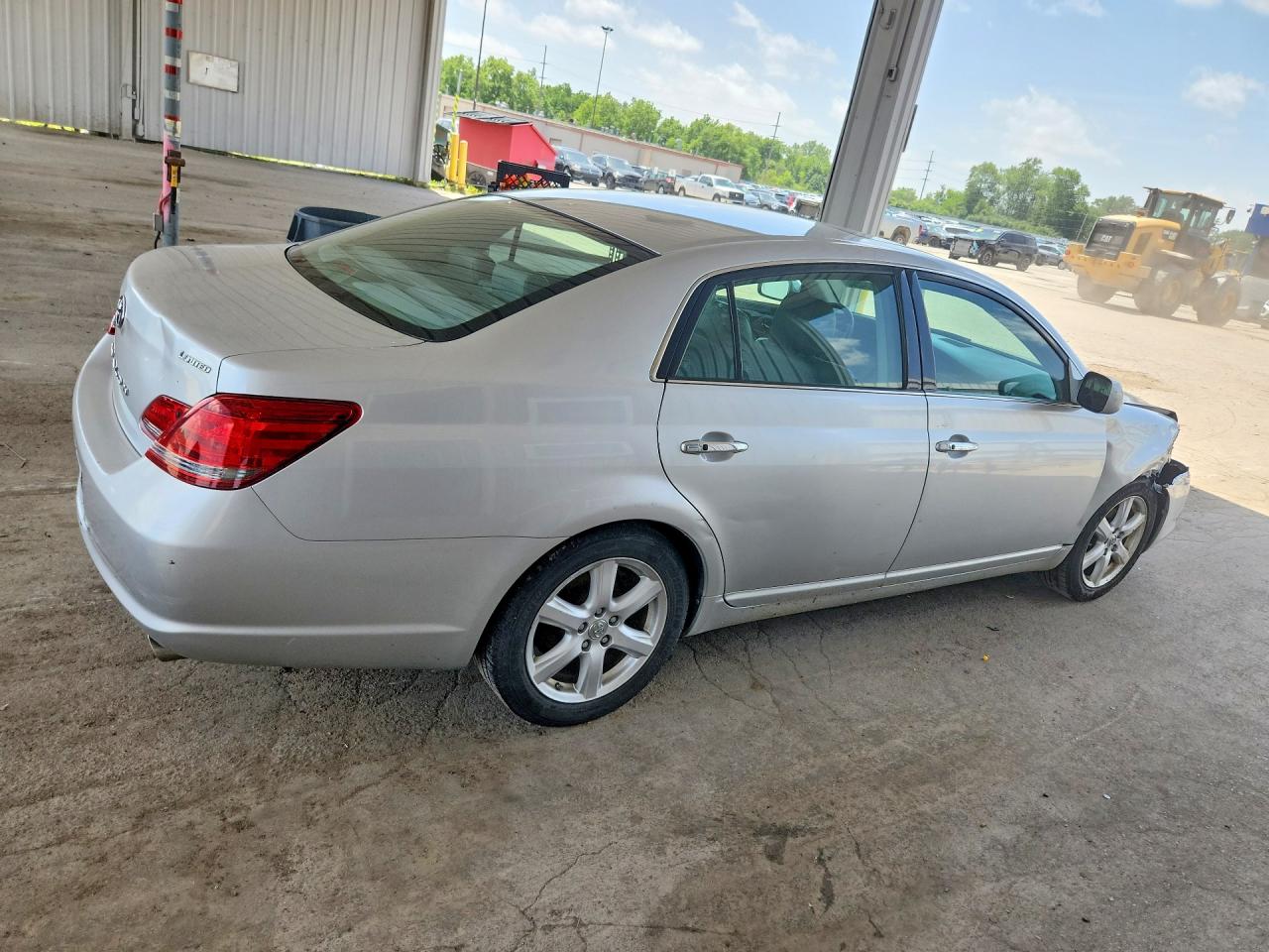 2008 Toyota Avalon Limited Silver vin: 4T1BK36B58U268040