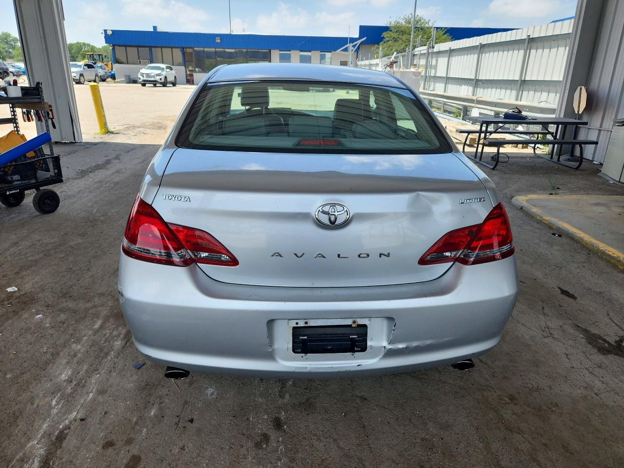 2008 Toyota Avalon Limited Silver vin: 4T1BK36B58U268040