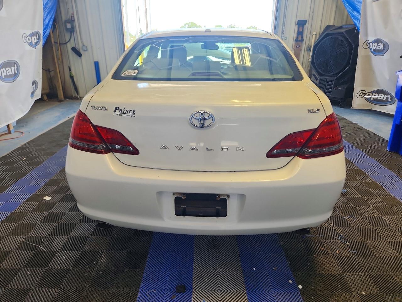 2009 Toyota Avalon Xls White vin: 4T1BK36B59U342610