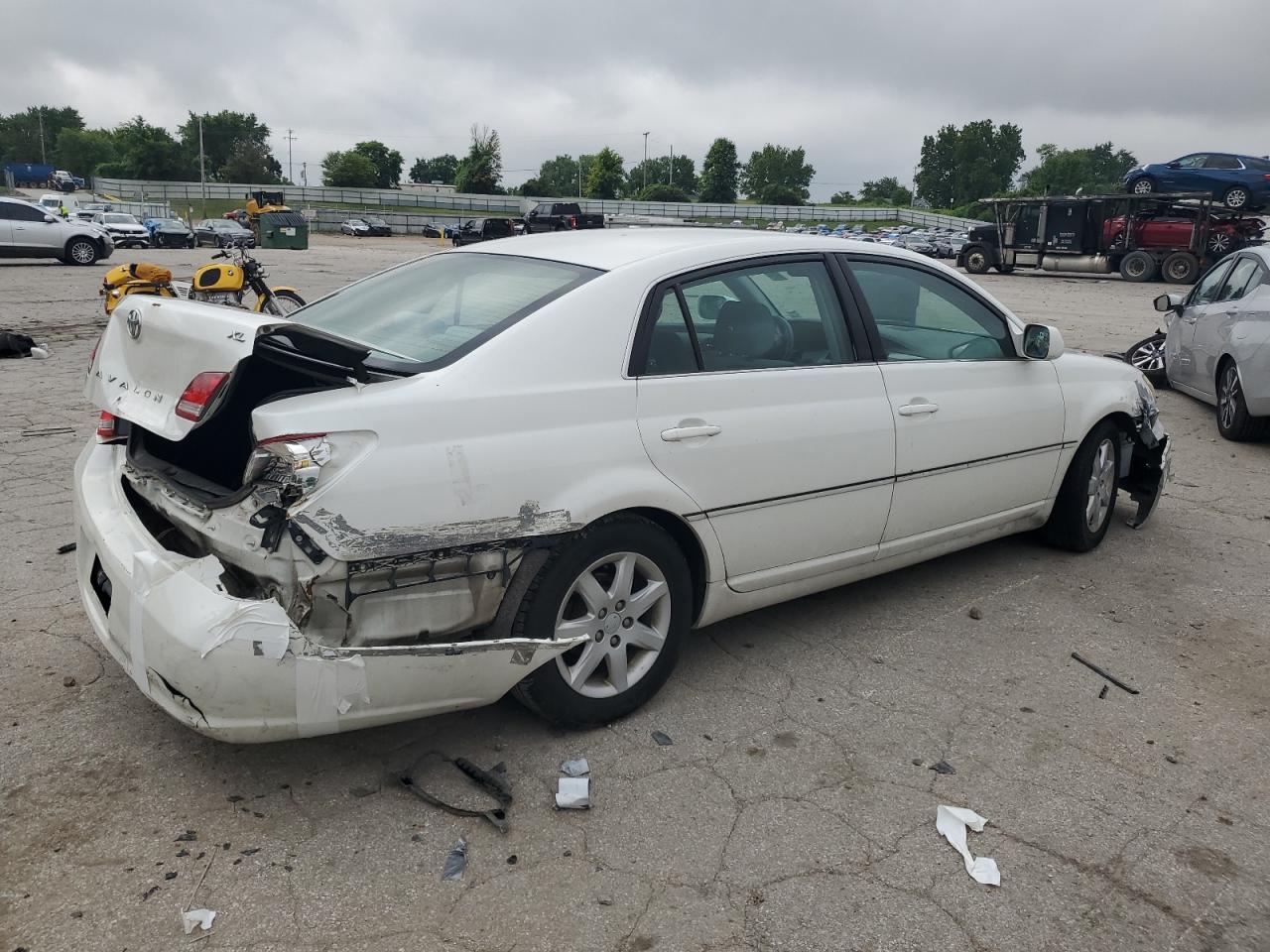2005 Toyota Avalon Xl White vin: 4T1BK36B65U008371