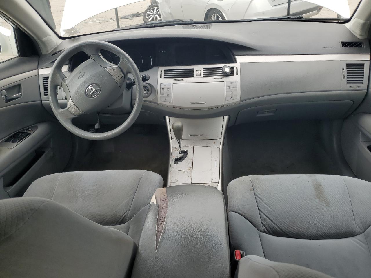 2005 Toyota Avalon Xl White vin: 4T1BK36B65U008371