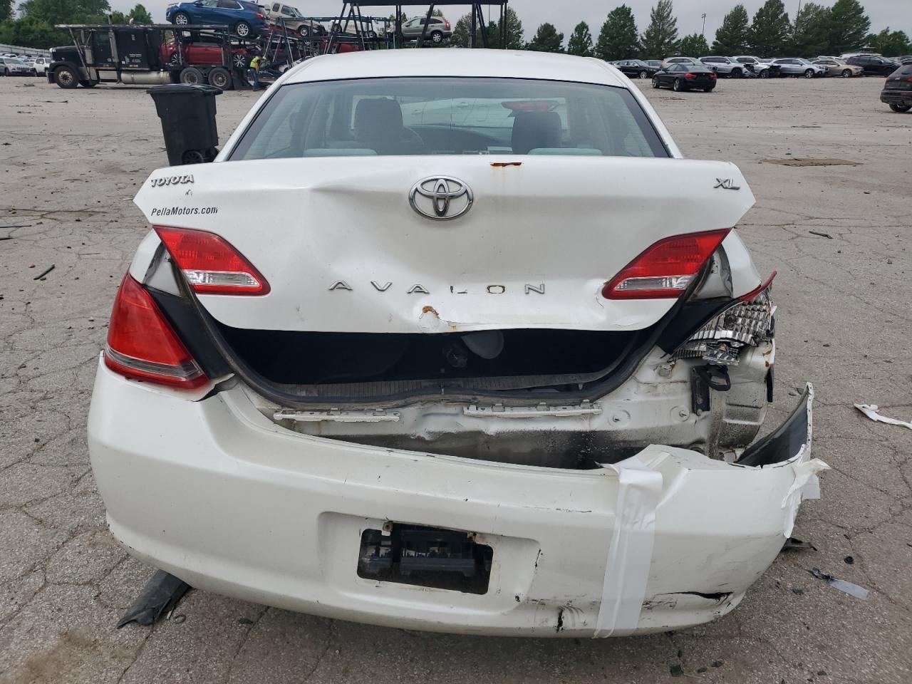 2005 Toyota Avalon Xl White vin: 4T1BK36B65U008371