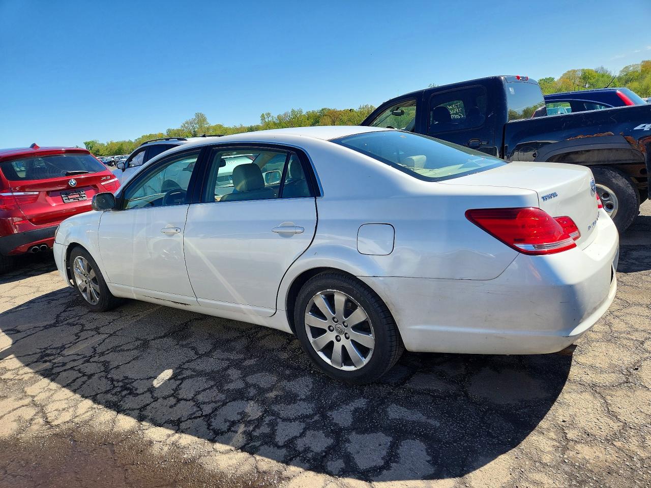 2005 Toyota Avalon Xls White vin: 4T1BK36B65U012775