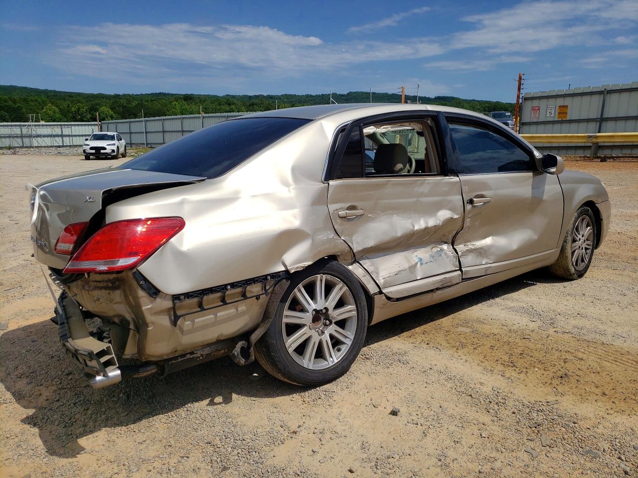 2005 Toyota Avalon Xl Gold vin: 4T1BK36B65U031598