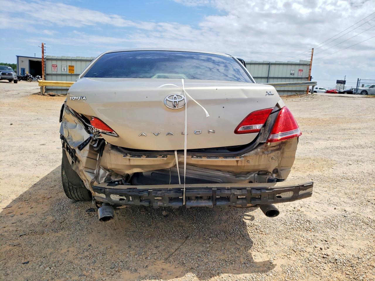 2005 Toyota Avalon Xl Gold vin: 4T1BK36B65U031598