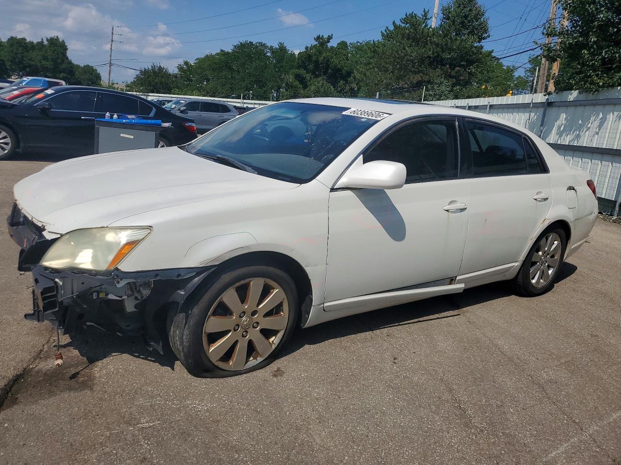2005 Toyota Avalon Xls White vin: 4T1BK36B65U041578