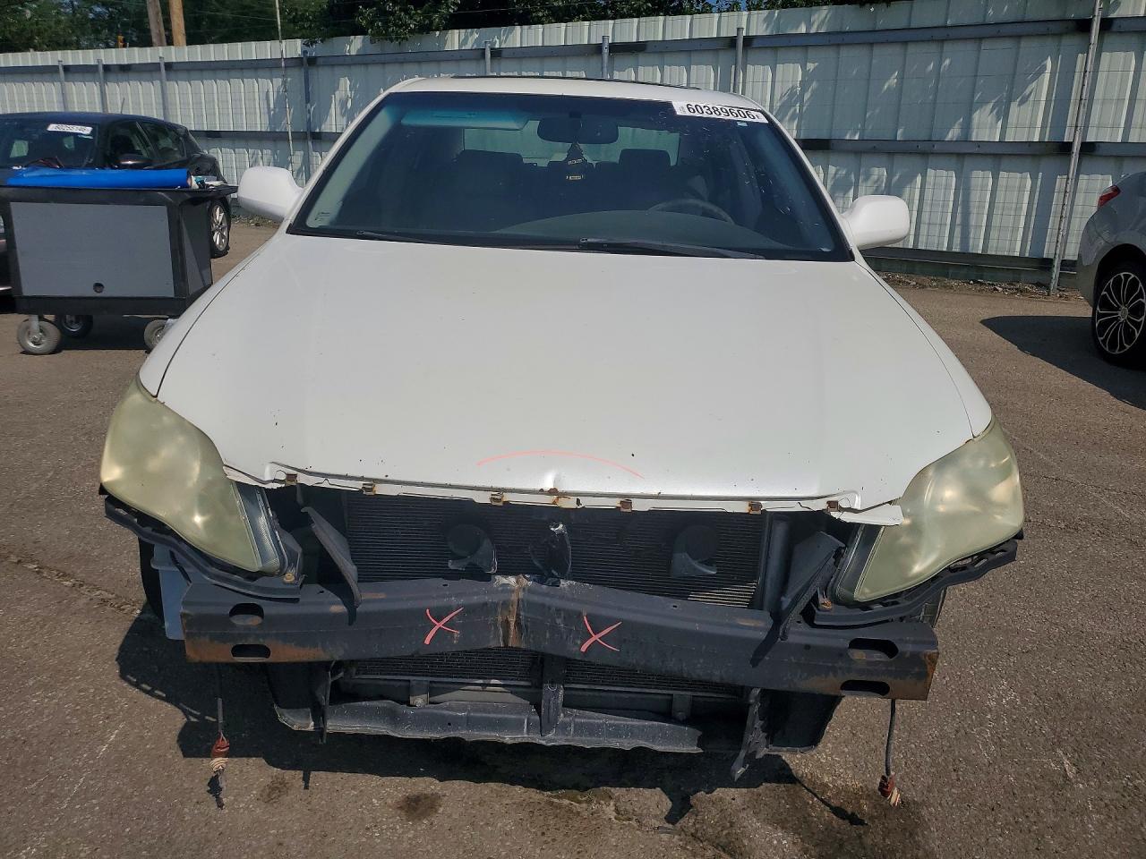 2005 Toyota Avalon Xls White vin: 4T1BK36B65U041578