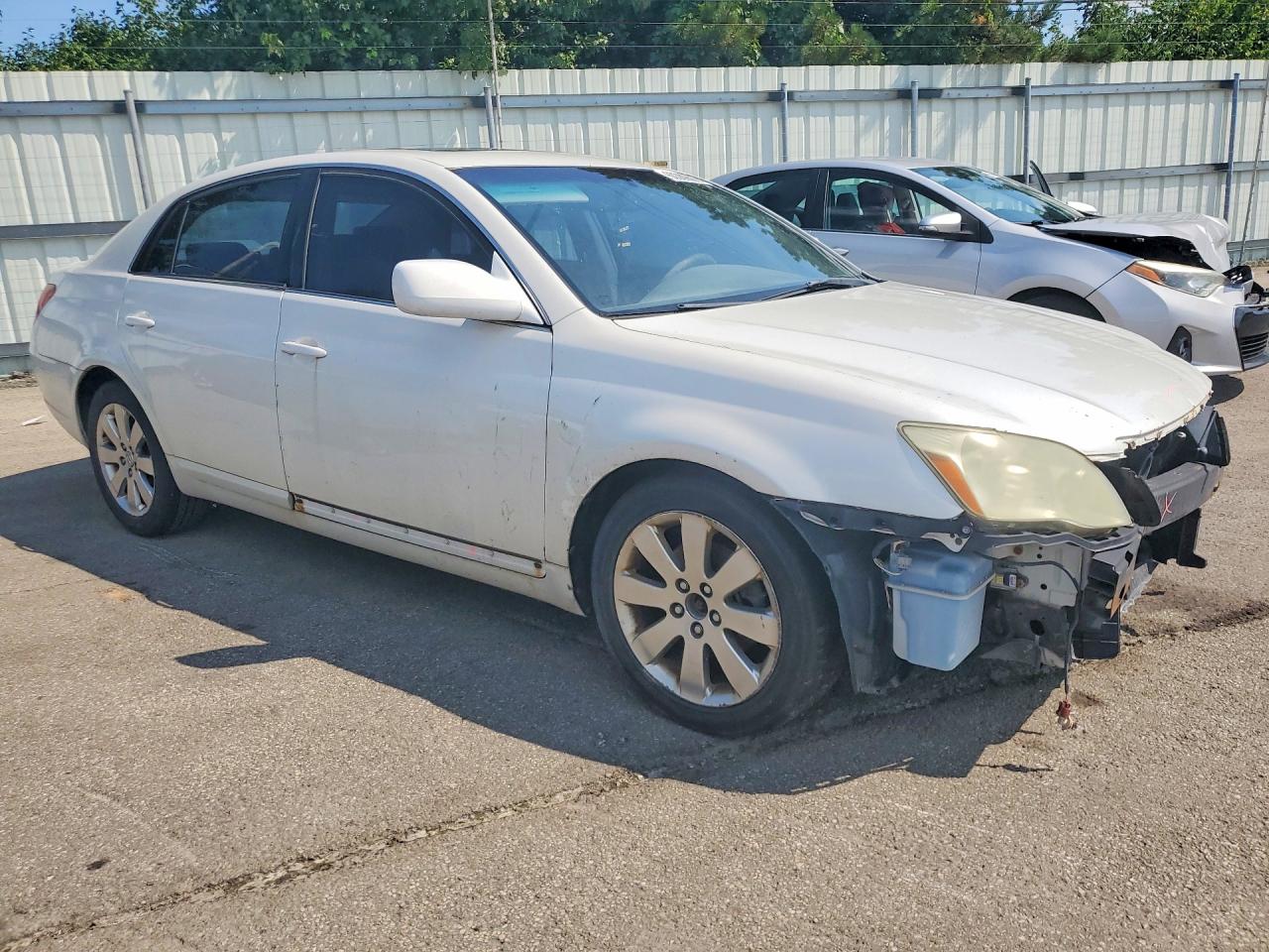 2005 Toyota Avalon Xls White vin: 4T1BK36B65U041578
