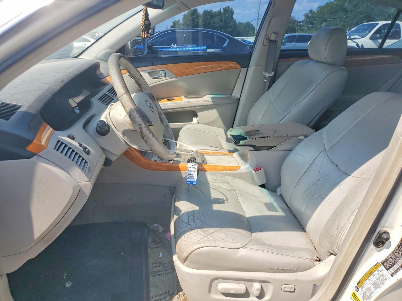 2005 Toyota Avalon Xls White vin: 4T1BK36B65U041578