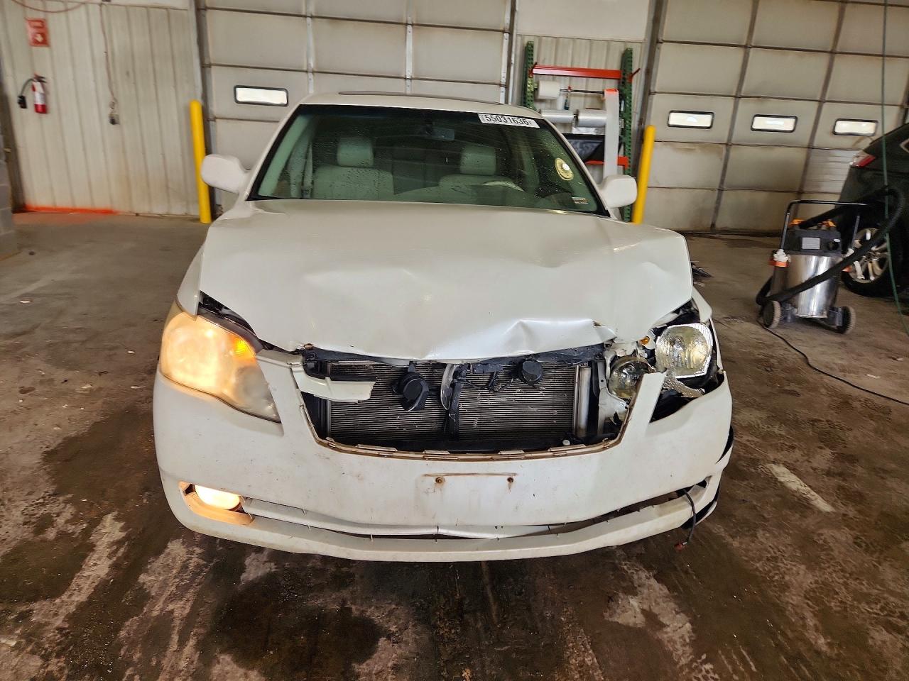 2005 Toyota Avalon Xls White vin: 4T1BK36B65U048191