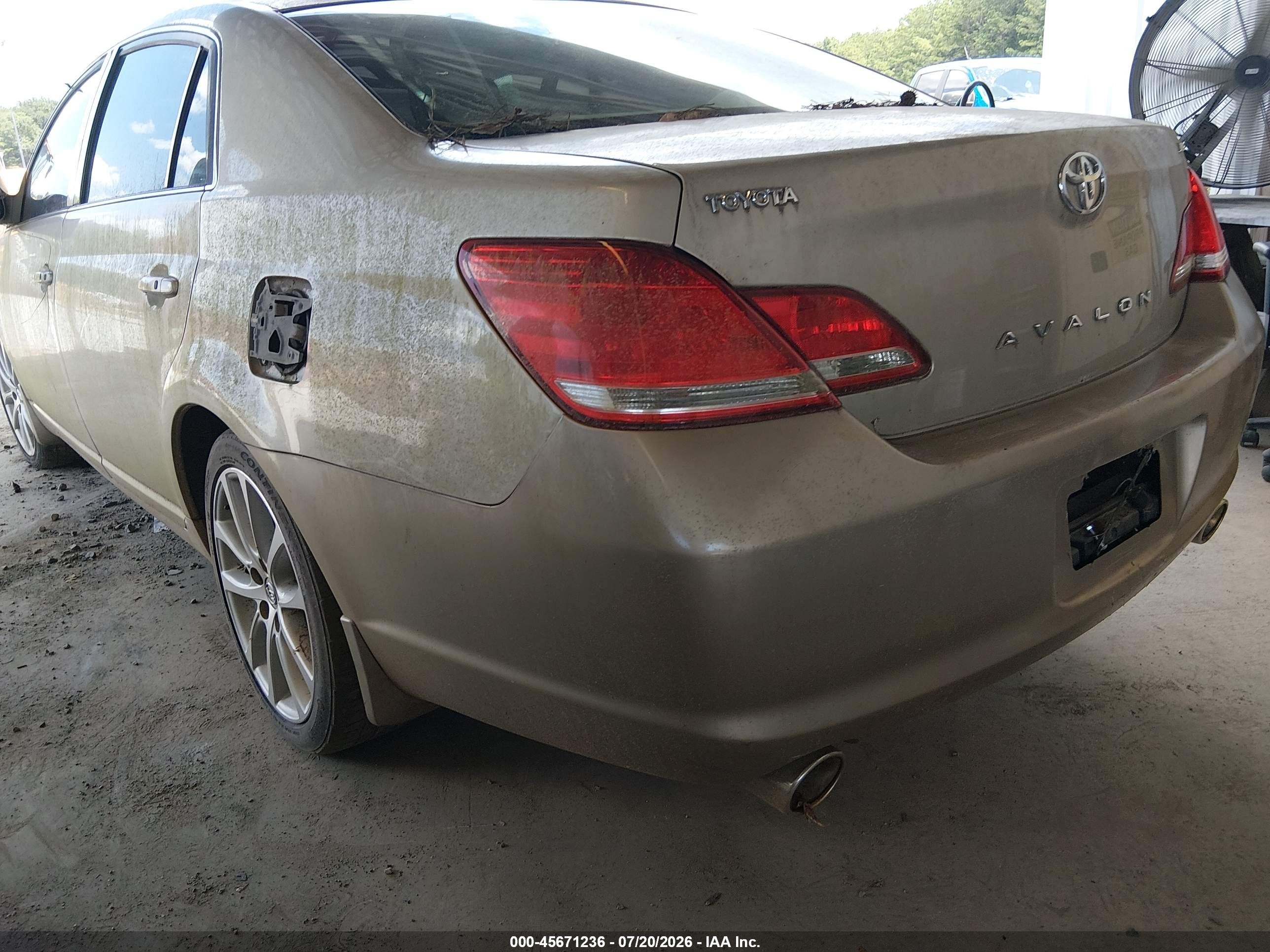 2006 Toyota Avalon Limited Gold vin: 4T1BK36B66U092497