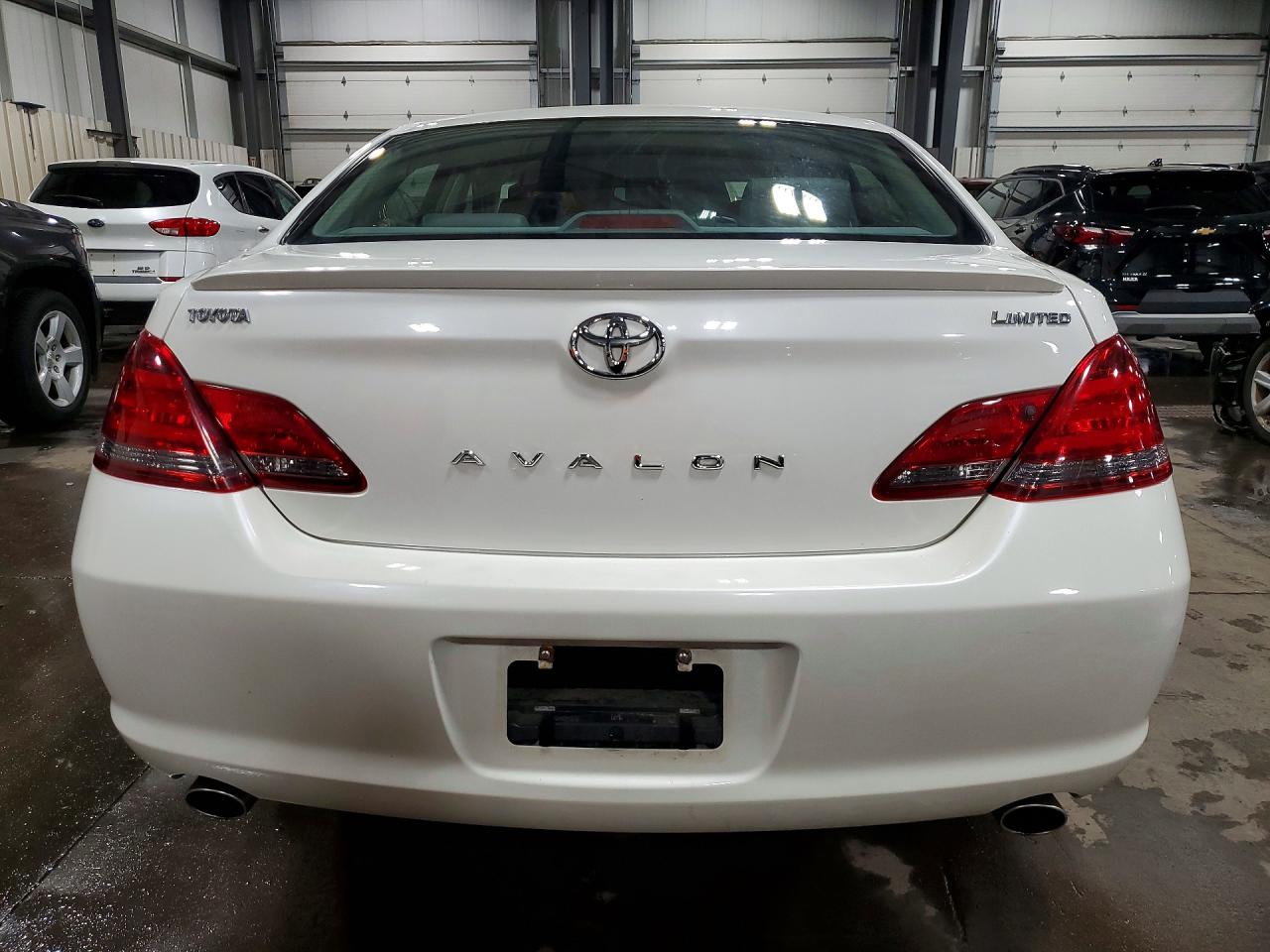 2008 Toyota Avalon Limited White vin: 4T1BK36B68U280360