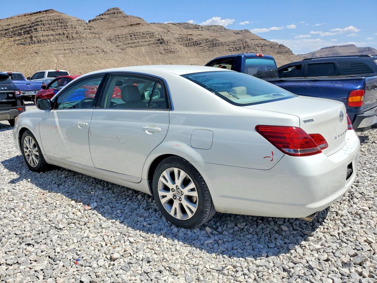 2008 Toyota Avalon Xls White vin: 4T1BK36B68U282500