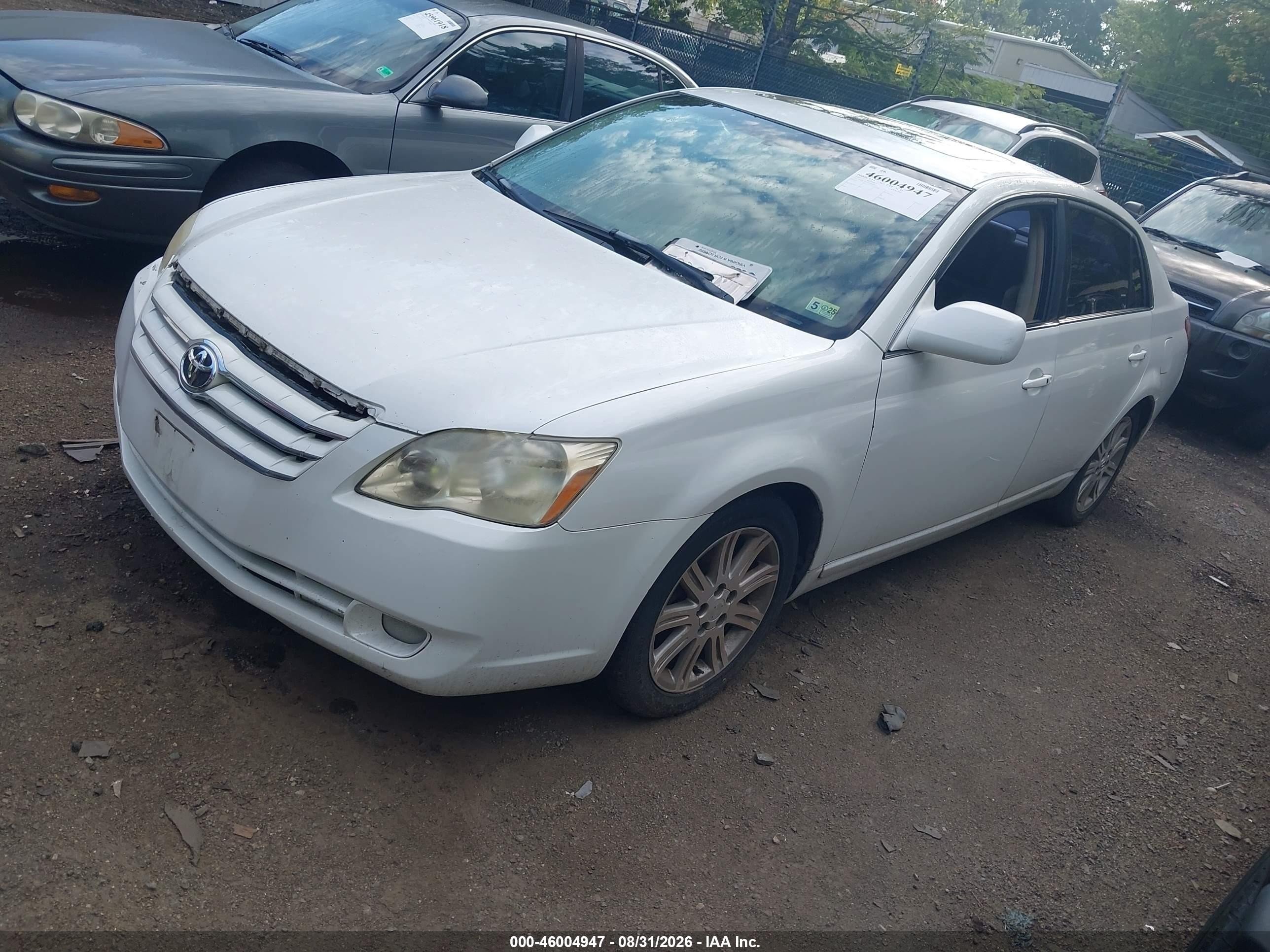 2005 Toyota Avalon Limited White vin: 4T1BK36B75U056526