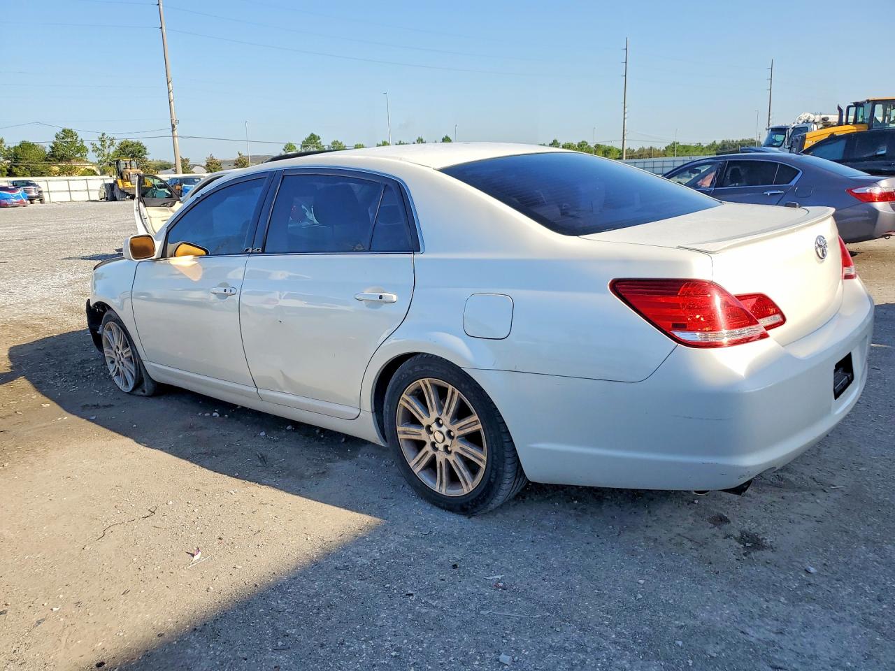 2006 Toyota Avalon Limited White vin: 4T1BK36B76U101207