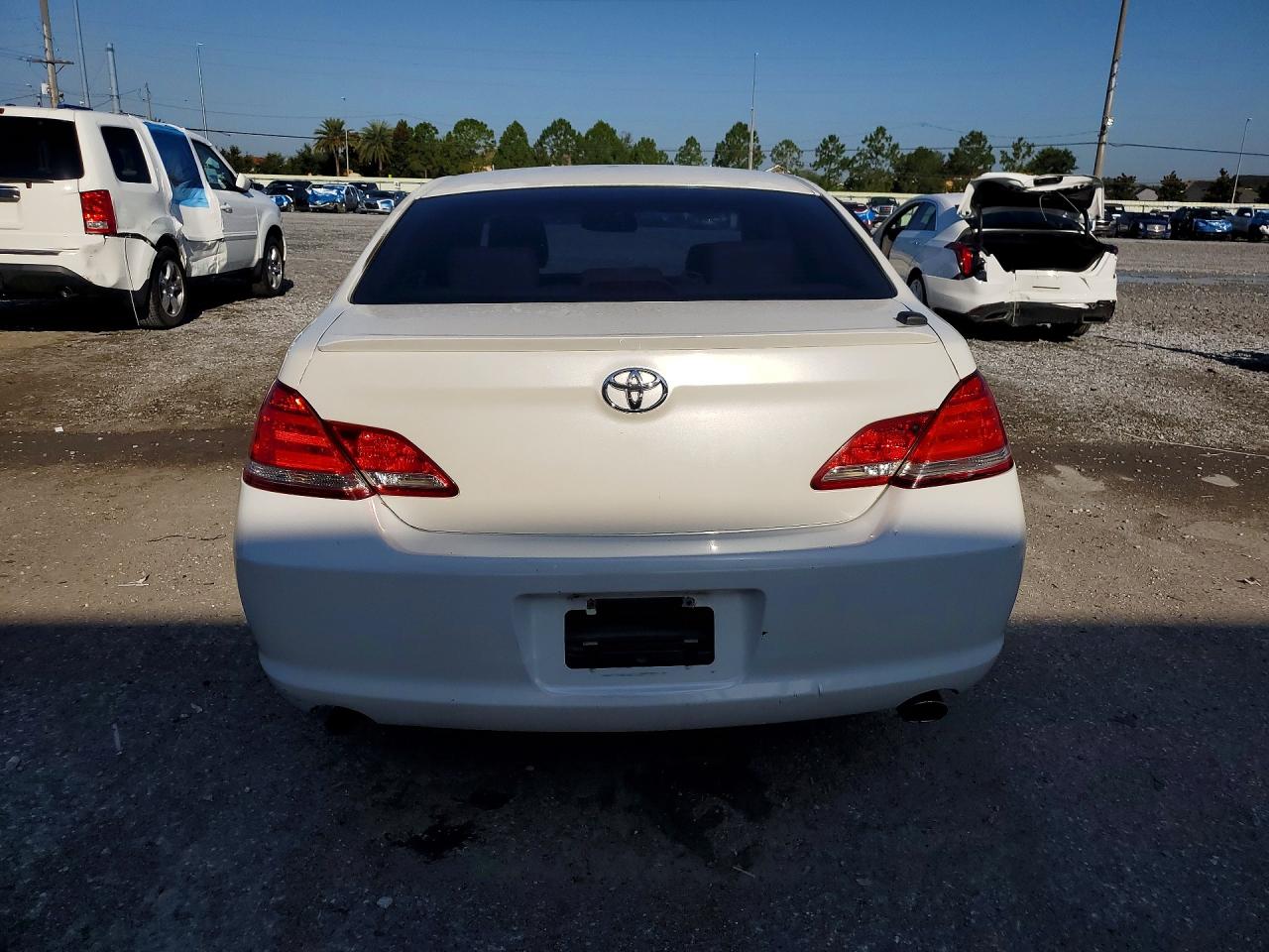 2006 Toyota Avalon Limited White vin: 4T1BK36B76U101207