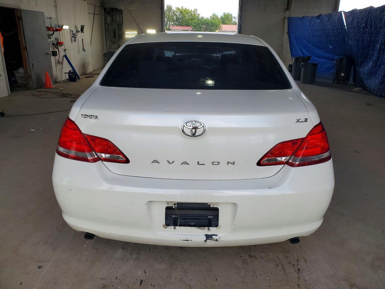 2006 Toyota Avalon Xls White vin: 4T1BK36B76U159866