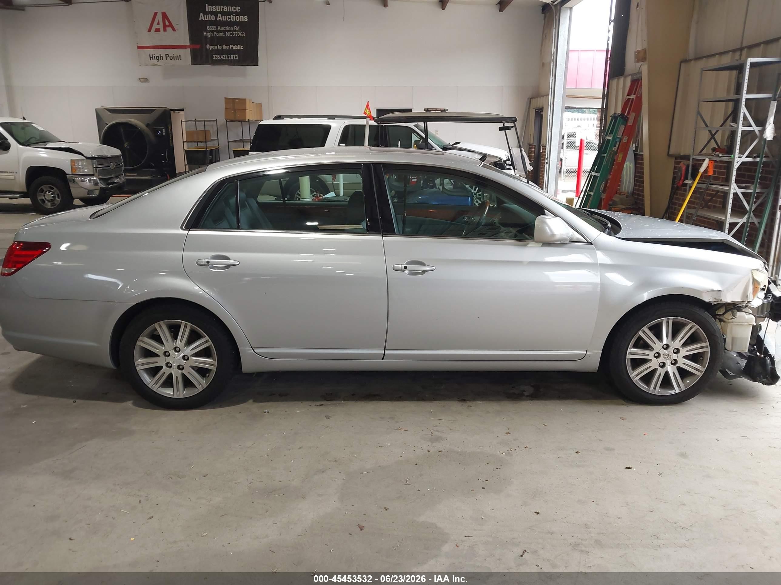 2007 Toyota Avalon Limited Silver vin: 4T1BK36B77U199317
