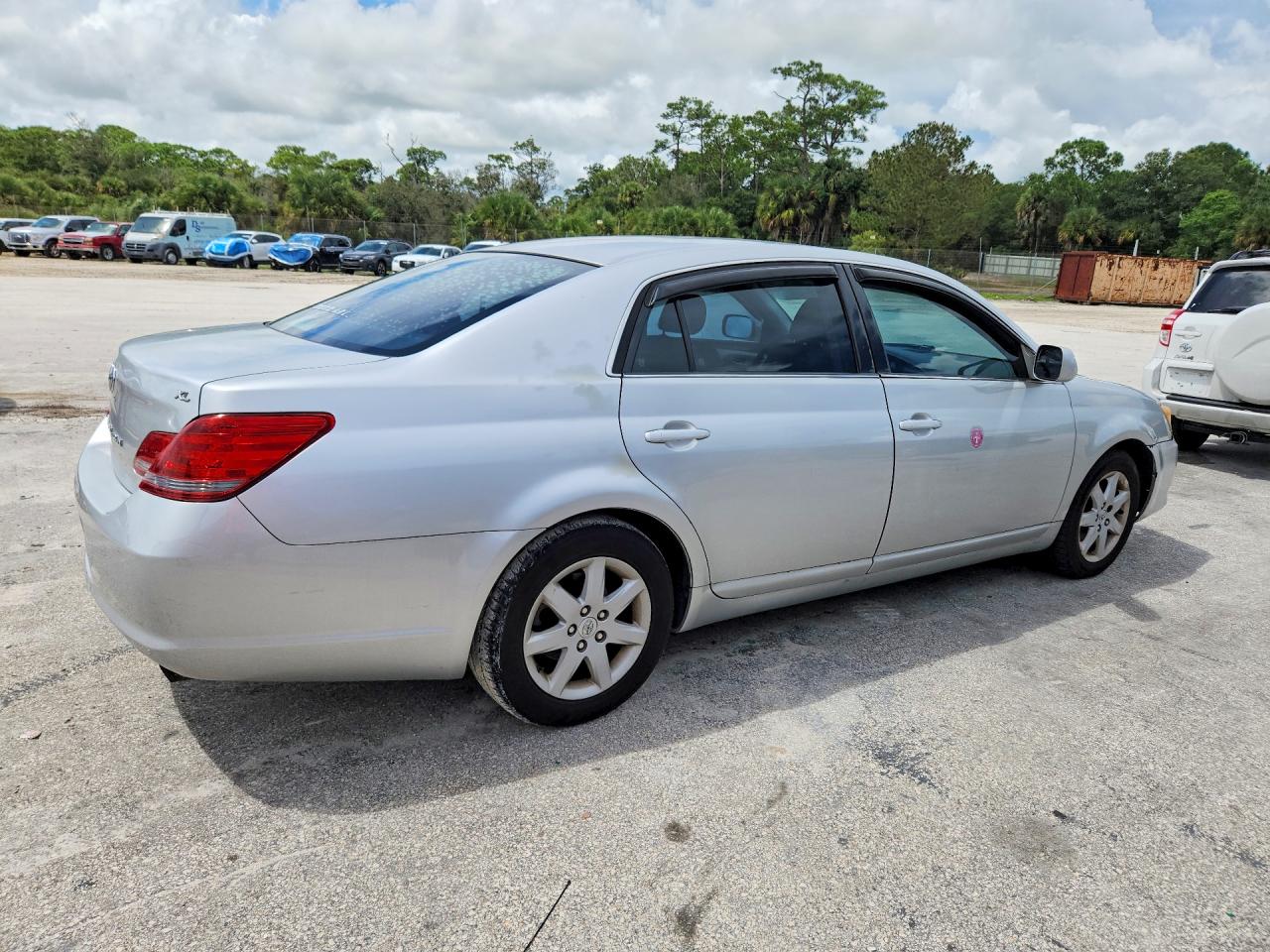 2008 Toyota Avalon Xl Серебряный vin: 4T1BK36B78U267844