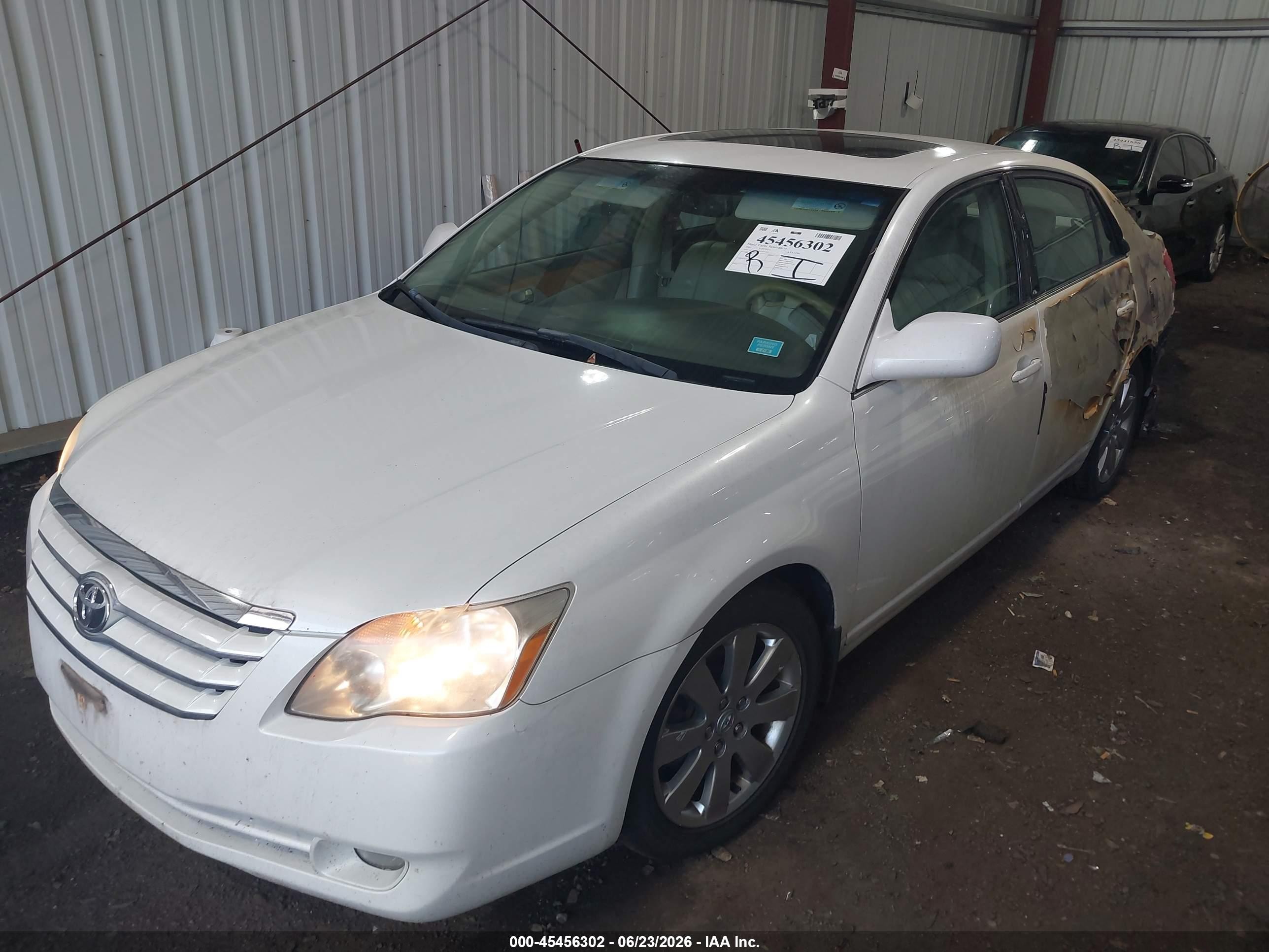 2005 Toyota Avalon Xls Белый vin: 4T1BK36B85U024331