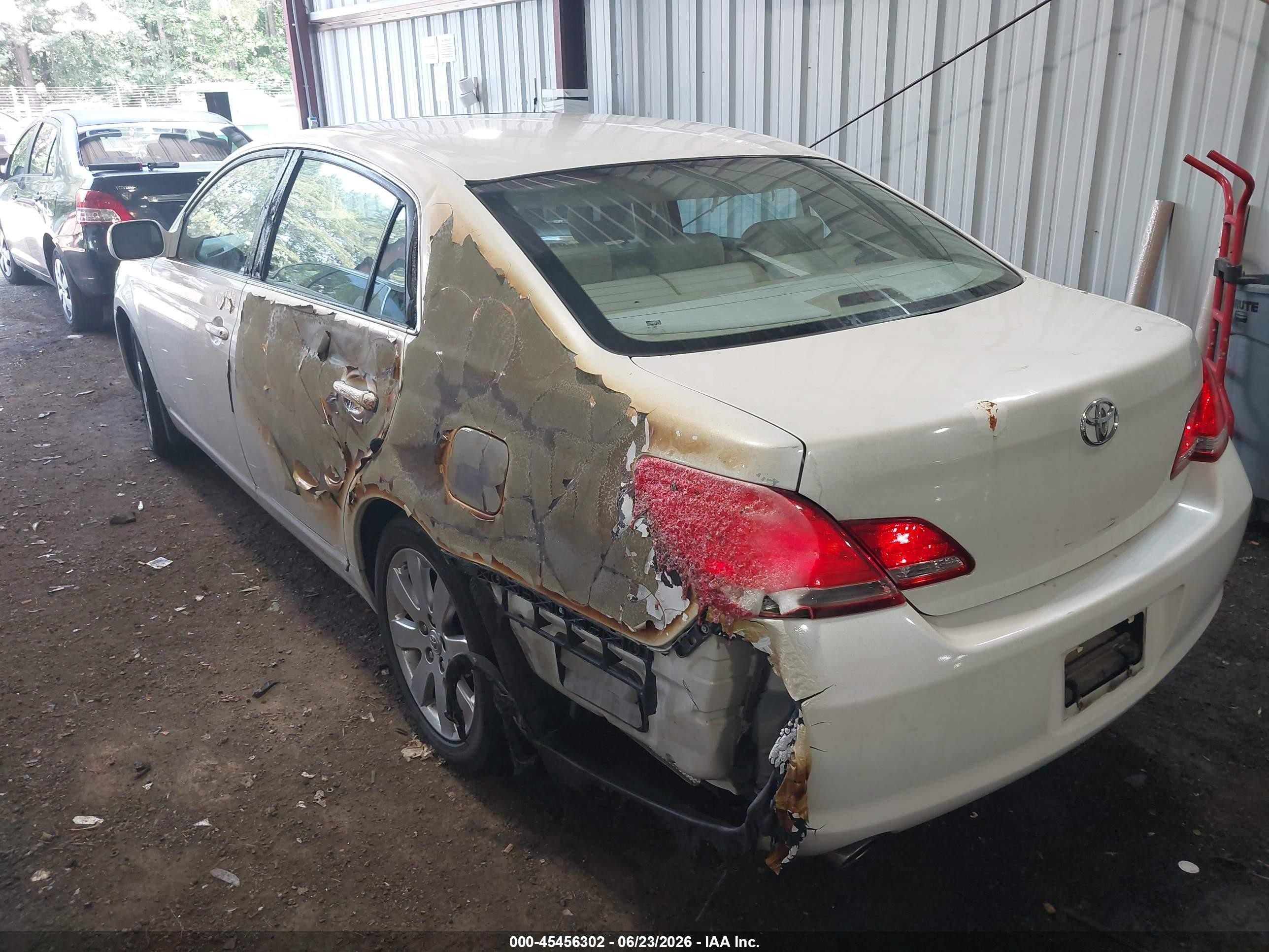 2005 Toyota Avalon Xls Белый vin: 4T1BK36B85U024331
