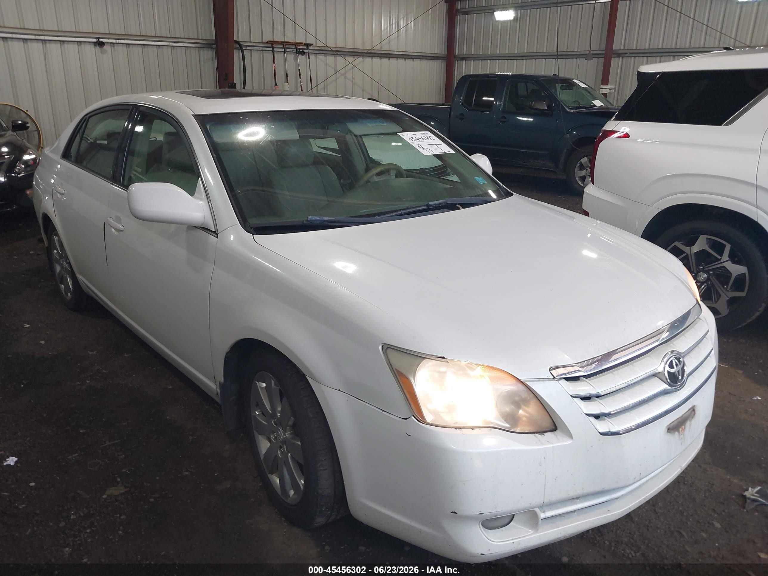 2005 Toyota Avalon Xls Белый vin: 4T1BK36B85U024331