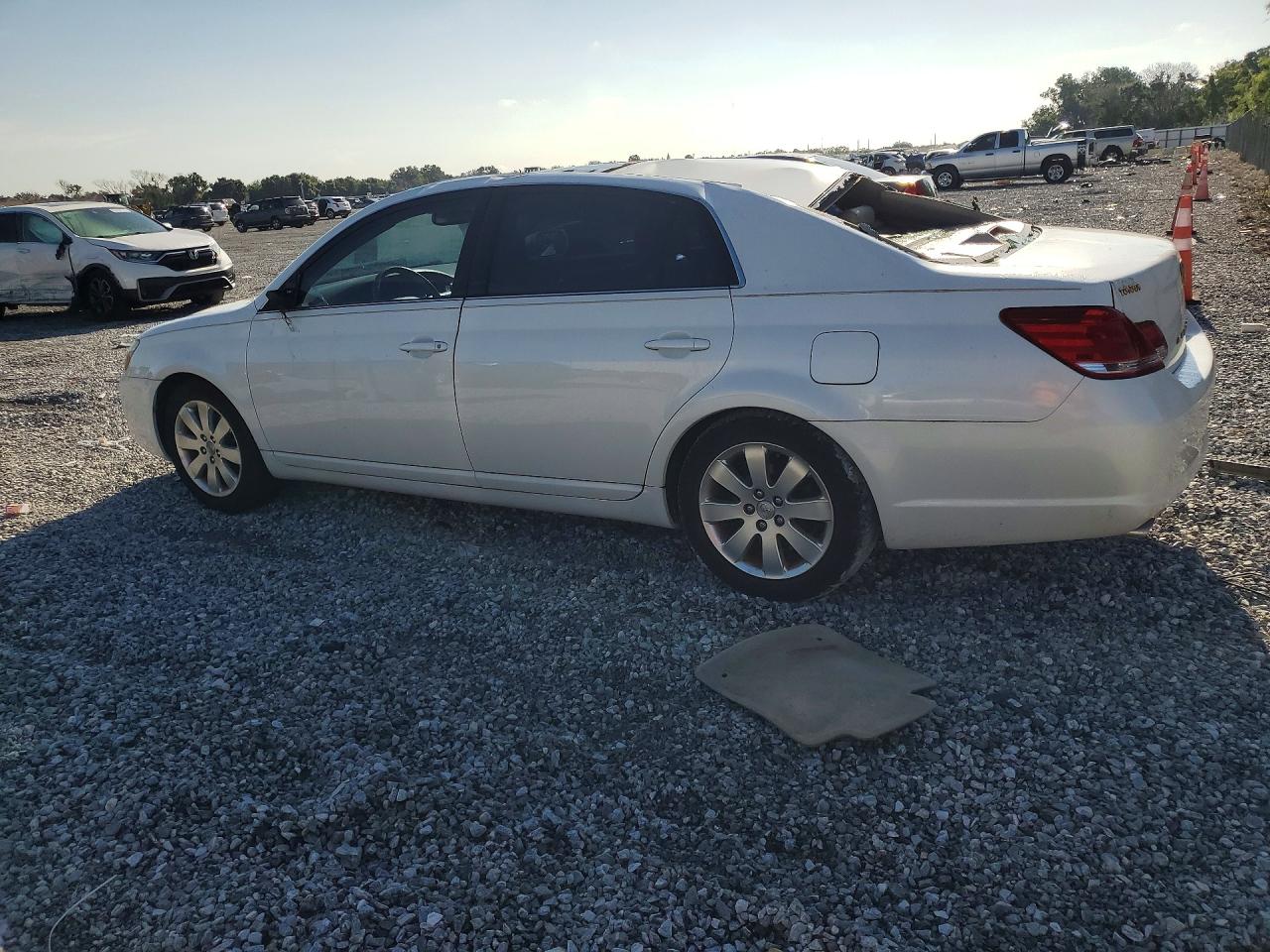 2006 Toyota Avalon Xls White vin: 4T1BK36B86U086197