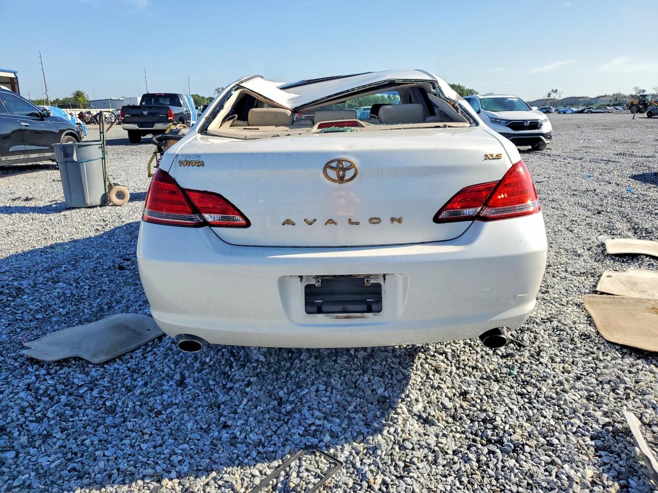 2006 Toyota Avalon Xls White vin: 4T1BK36B86U086197