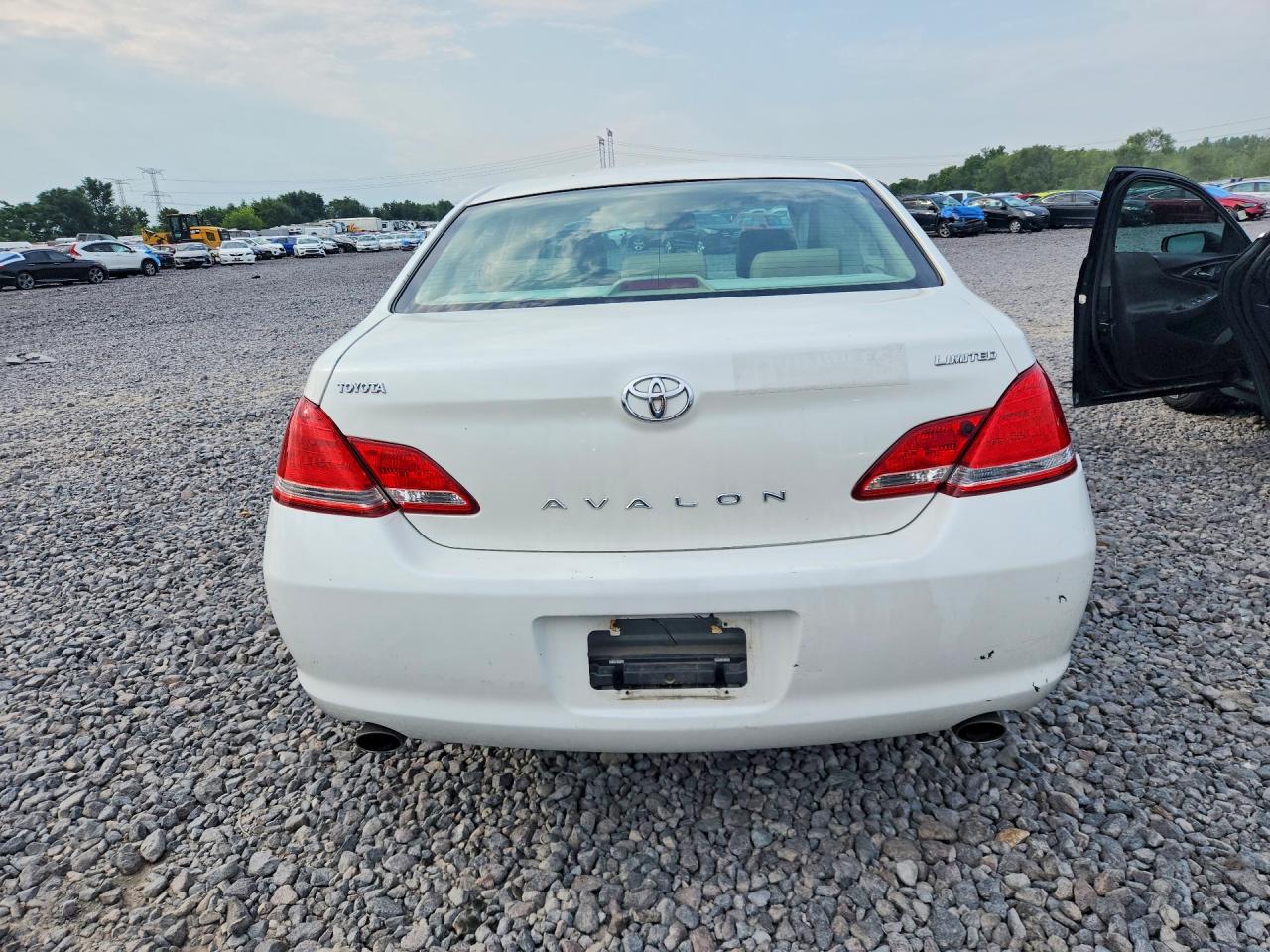 2006 Toyota Avalon Limited White vin: 4T1BK36B86U149461