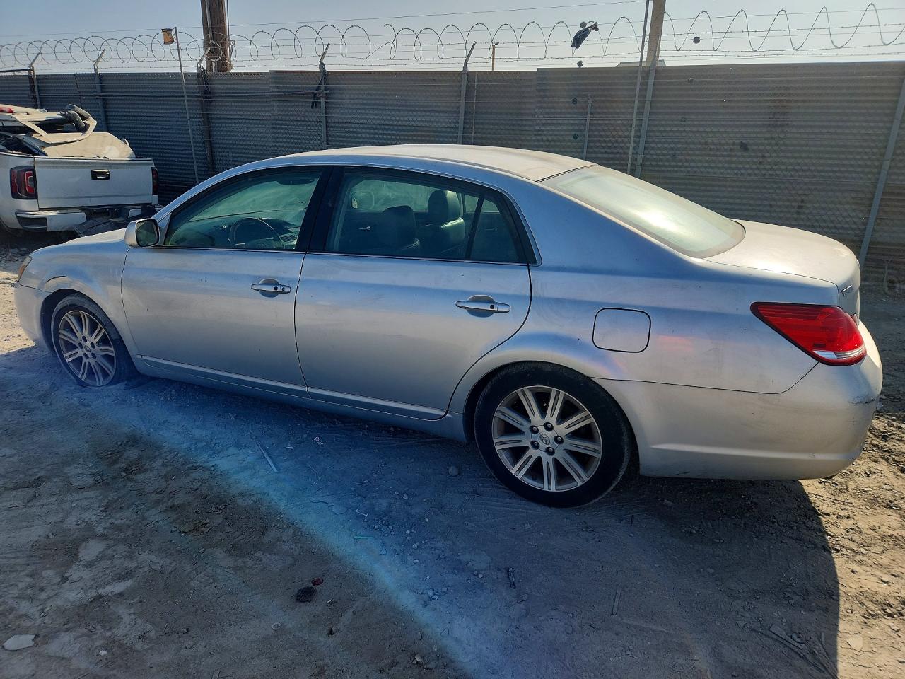 2007 Toyota Avalon Limited Silver vin: 4T1BK36B87U203214