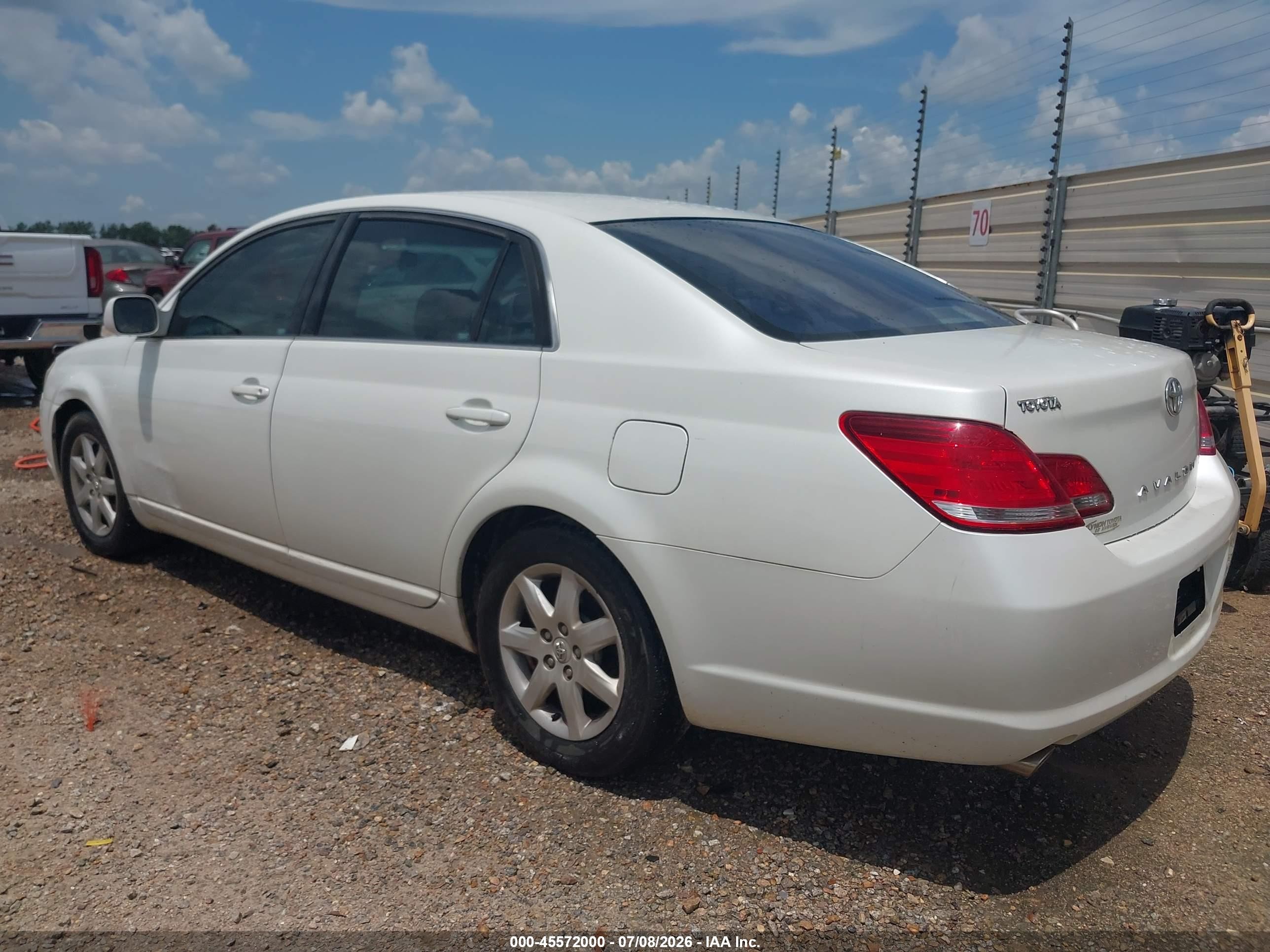 2005 Toyota Avalon Xl White vin: 4T1BK36B95U045513