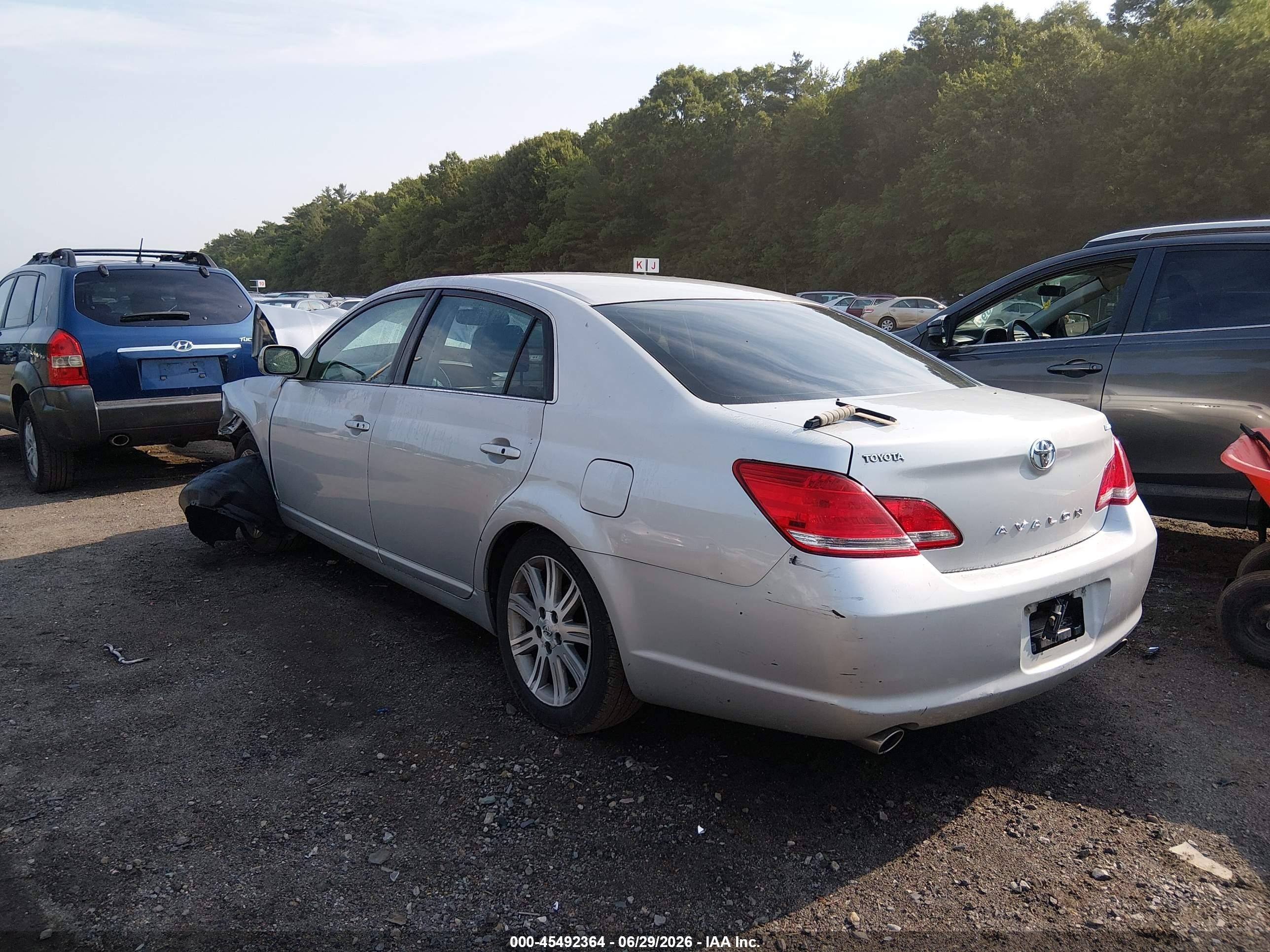 2005 Toyota Avalon Limited Silver vin: 4T1BK36B95U046550