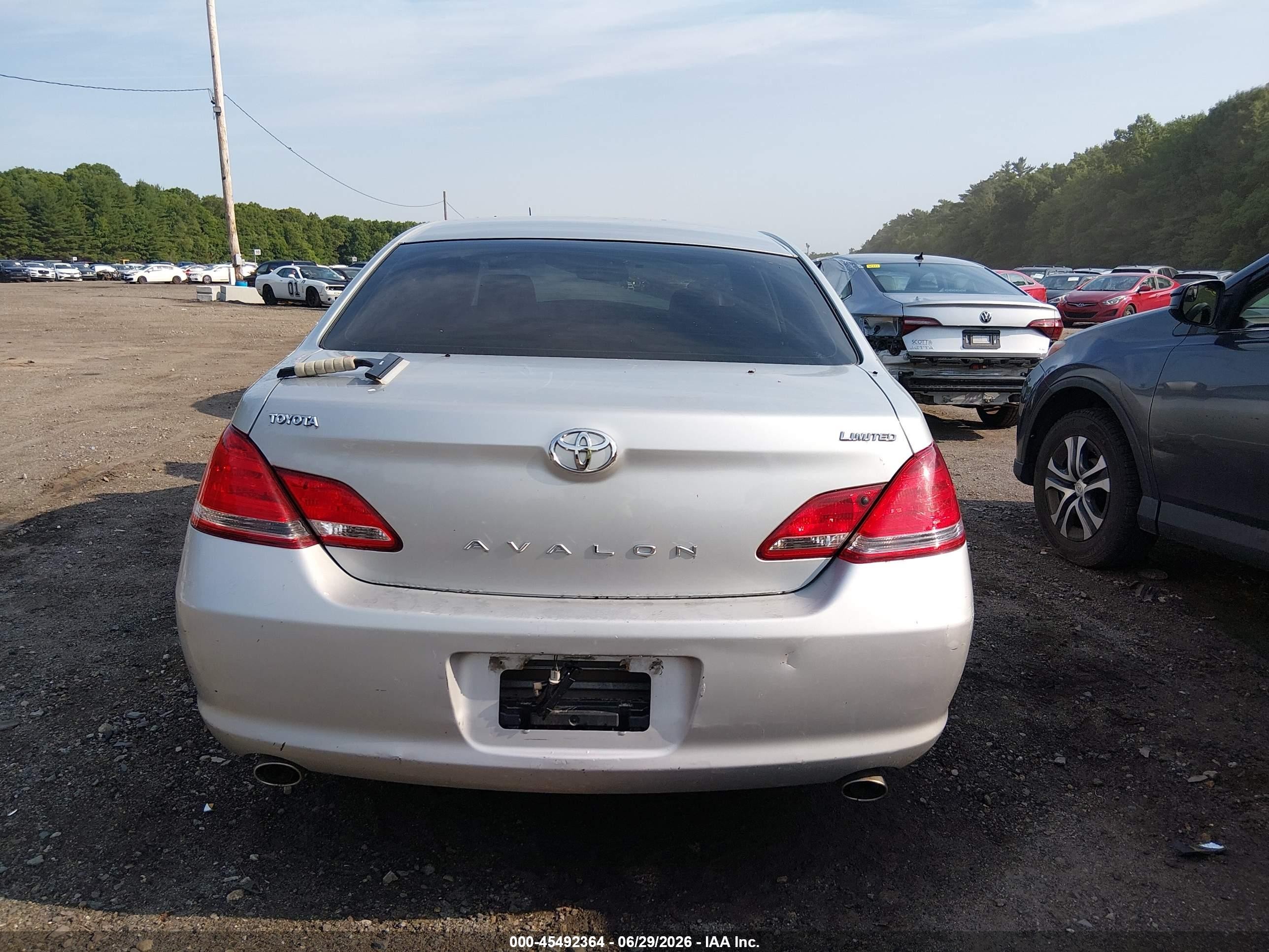 2005 Toyota Avalon Limited Silver vin: 4T1BK36B95U046550
